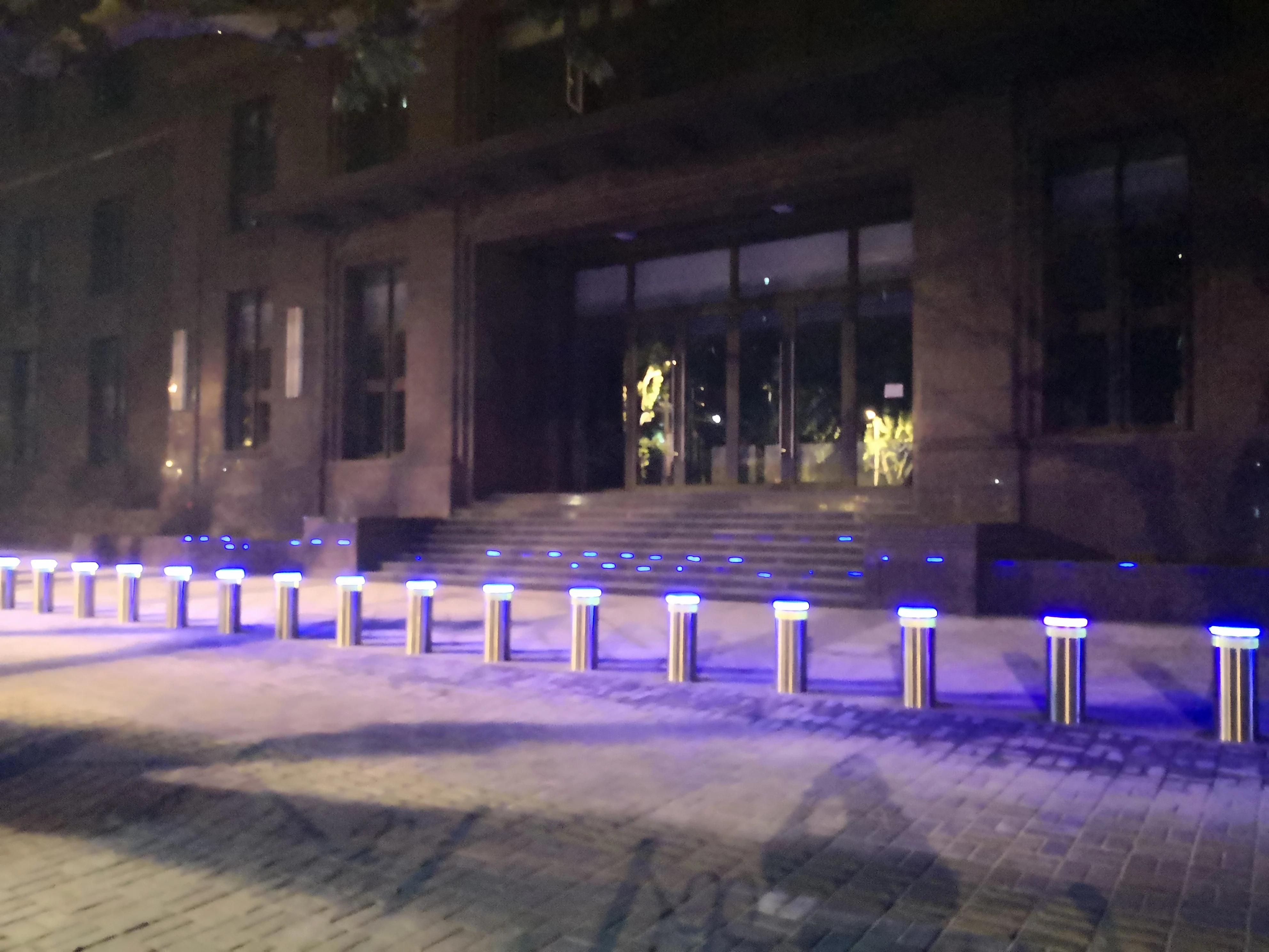 Road pole lot entrance bollard factory price full automatic rising hydraulic bollard