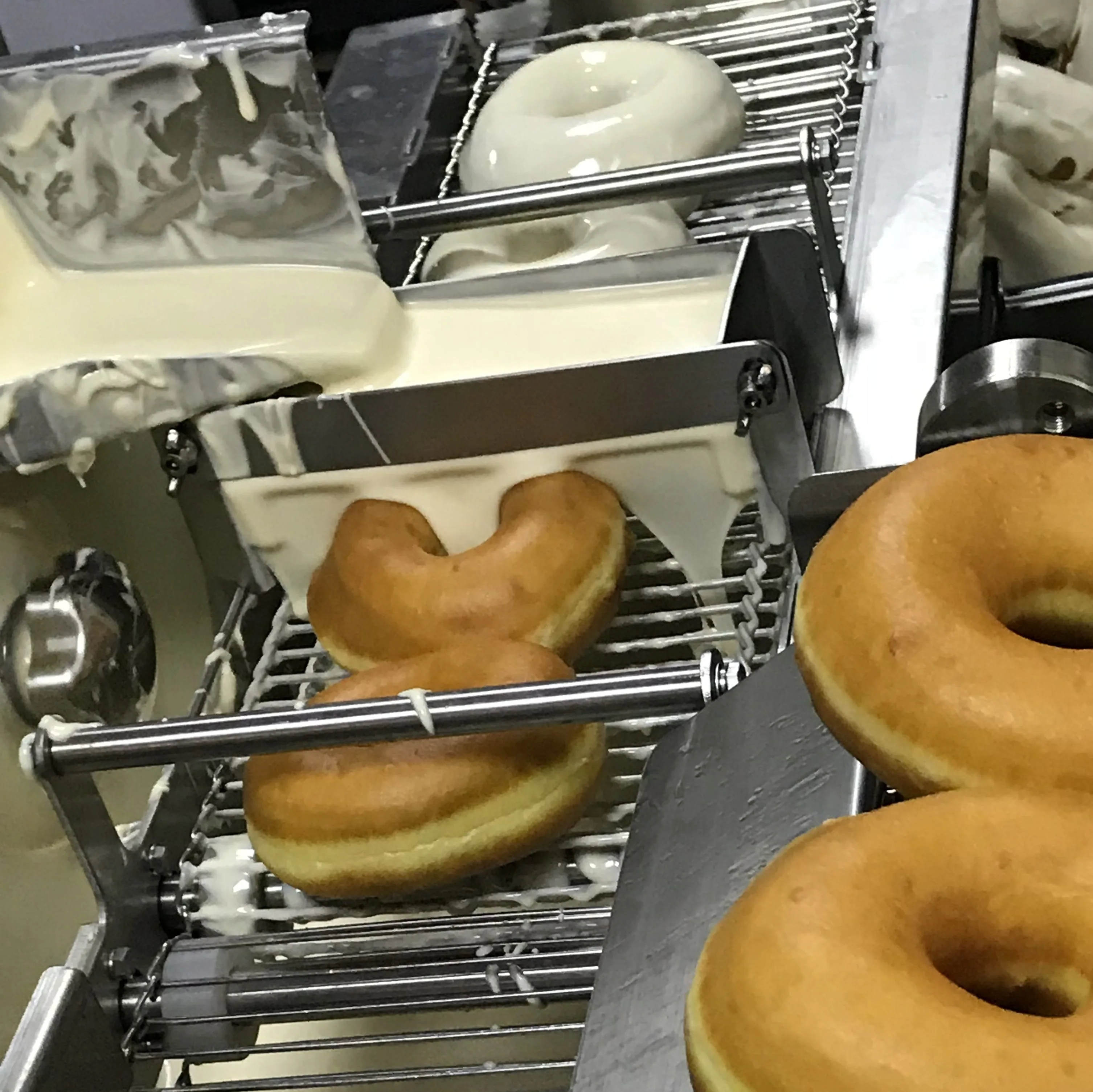 Hot selling automatic mini donut making machines in Shantou