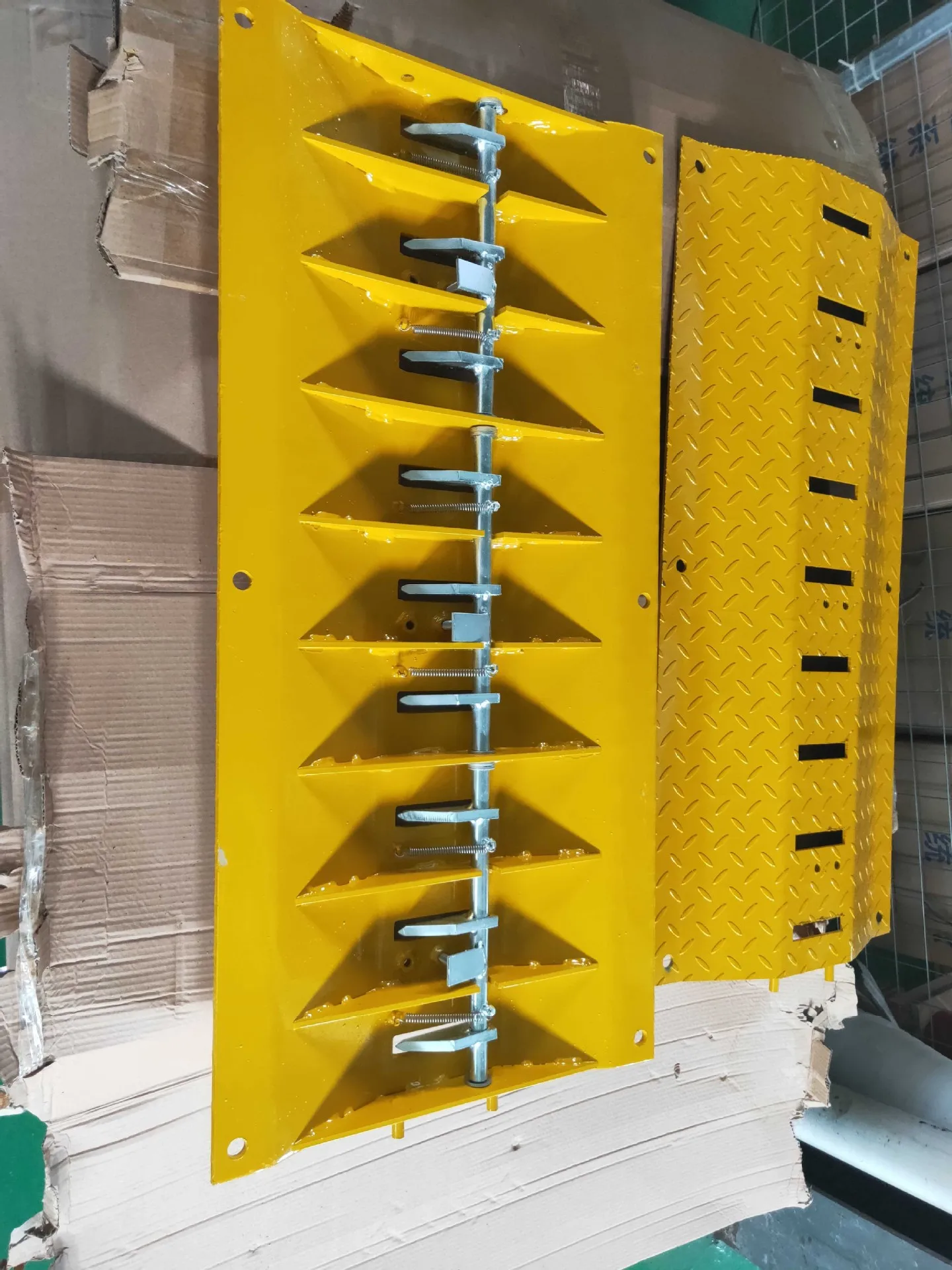 One-way Metal Speed Bump Traffic Spike Barrier Tyre Killer for Highway and Walking Street