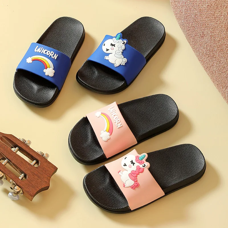 Модные летние сандалии и тапочки с открытым носком для душа и ванны для мальчиков и девочек с единорогом