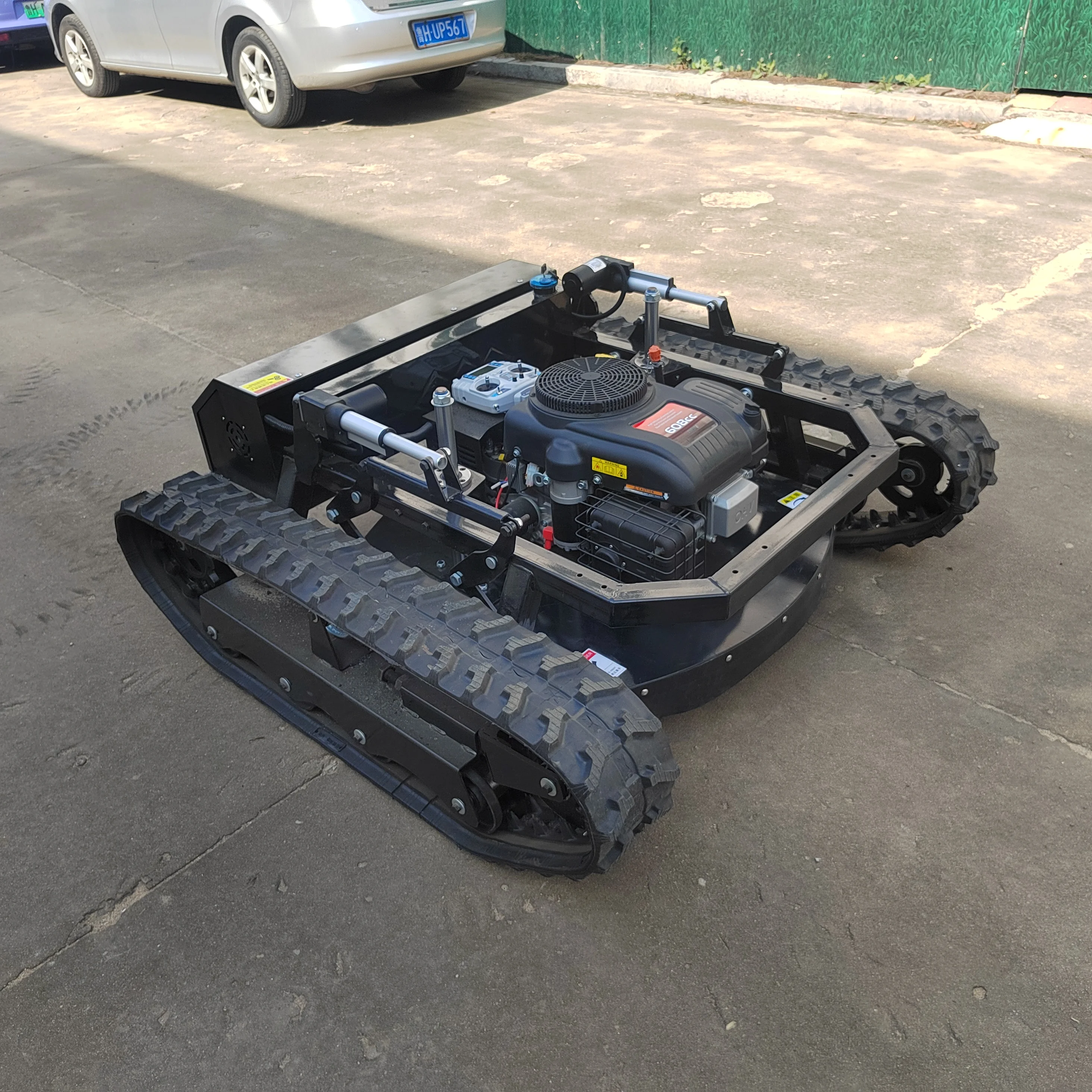 All-terrain slope mower Radio controlled mower robotic mower