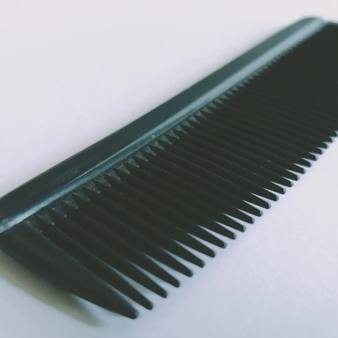 
small colorful portable plastic hair comb for hotel 