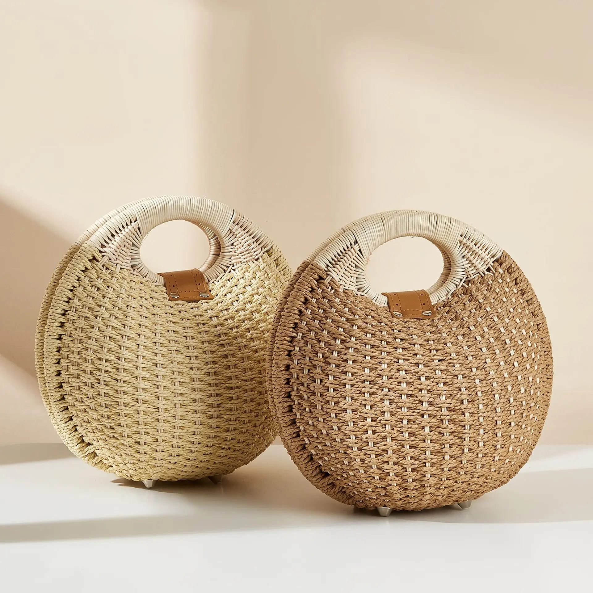 New style hand woven handbag made of seashells grass imitating rattan weaving circular bag beach leisure bag for women