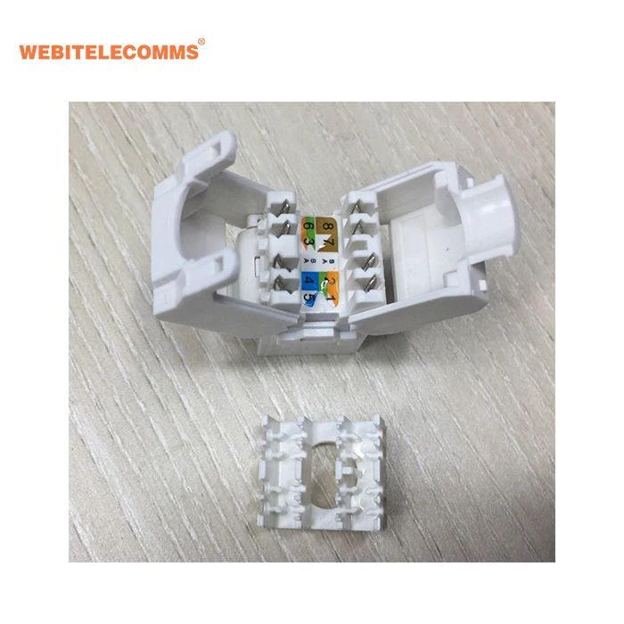 RJ45-RJ45 8P8C белый цвет 180 на защелках UTP сетевой Cat5e Keystone