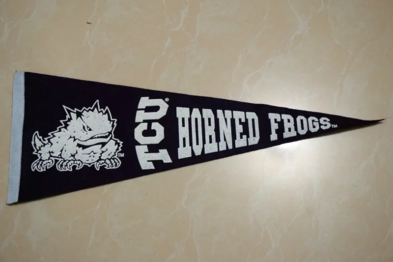 HOT Custom Design  12x30 Sport Felt Banner Hanging Triangle Flag Bunting Pennant with Top  Sleeve and Ribbons