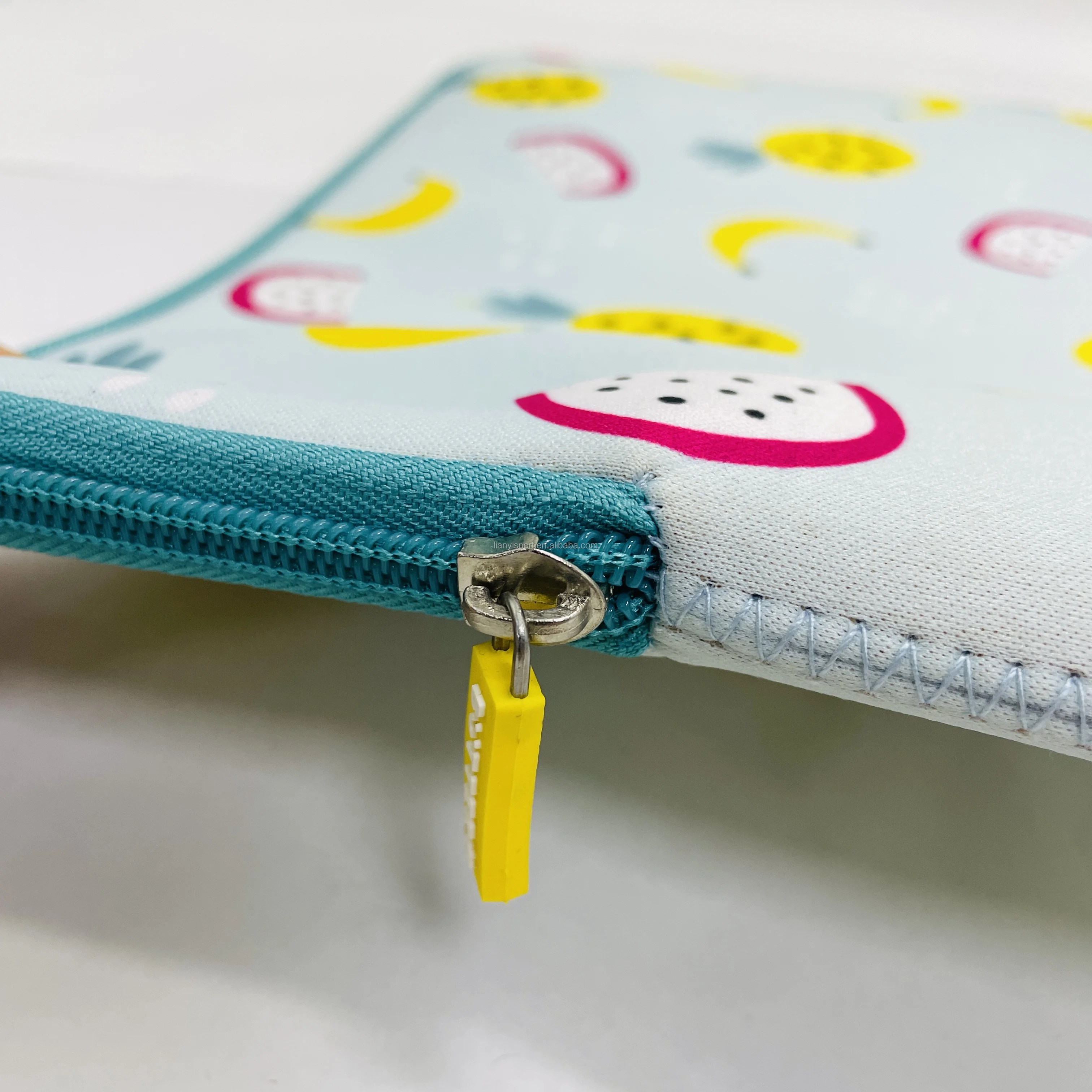 China Manufacturer OEM ODM Creative Fruit Pattern Neoprene Computer Pouch Colorful tech accessory Durable and Fashionable