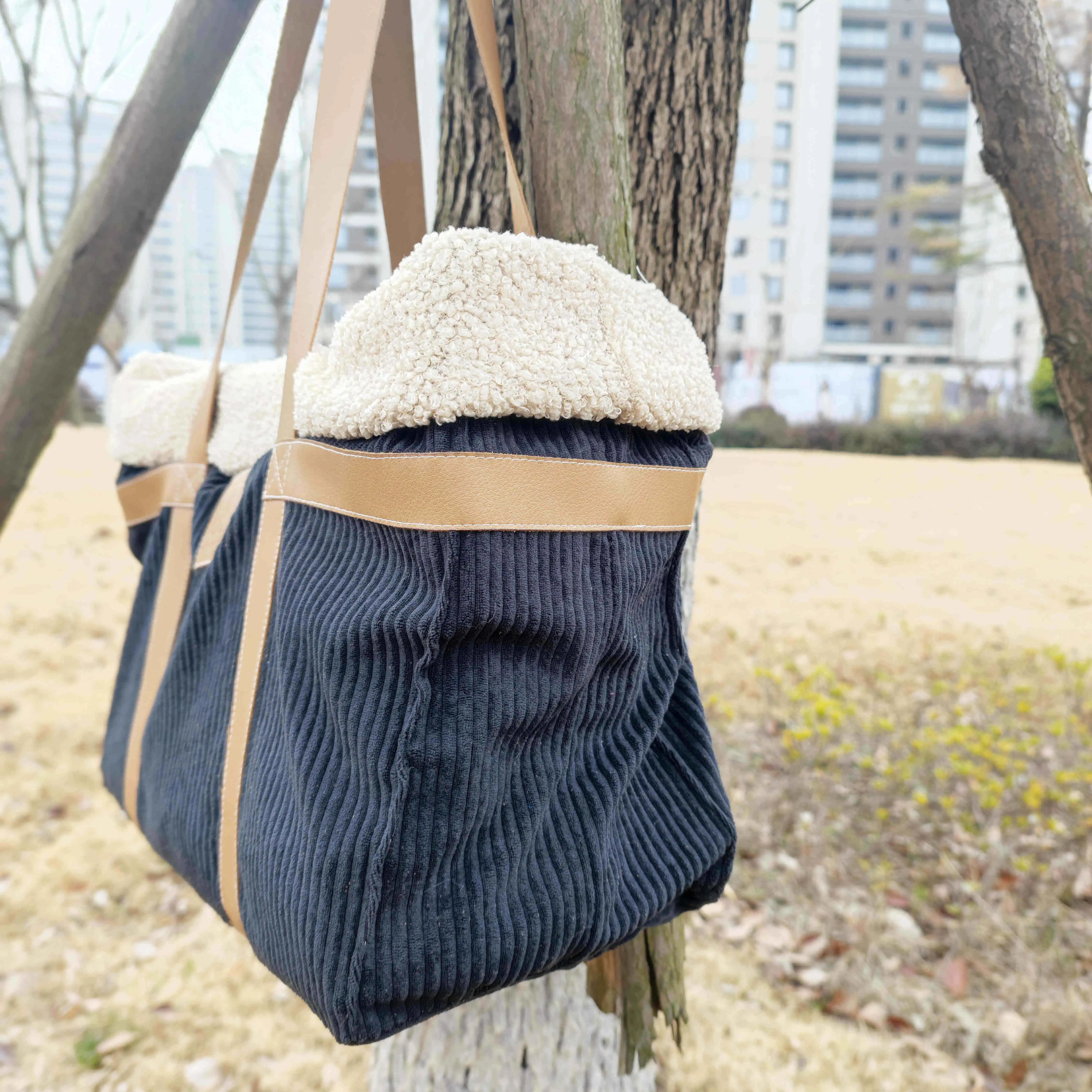 Pet travel tote bag carrier bag removable lining with leather handle strap for small dogs and cats