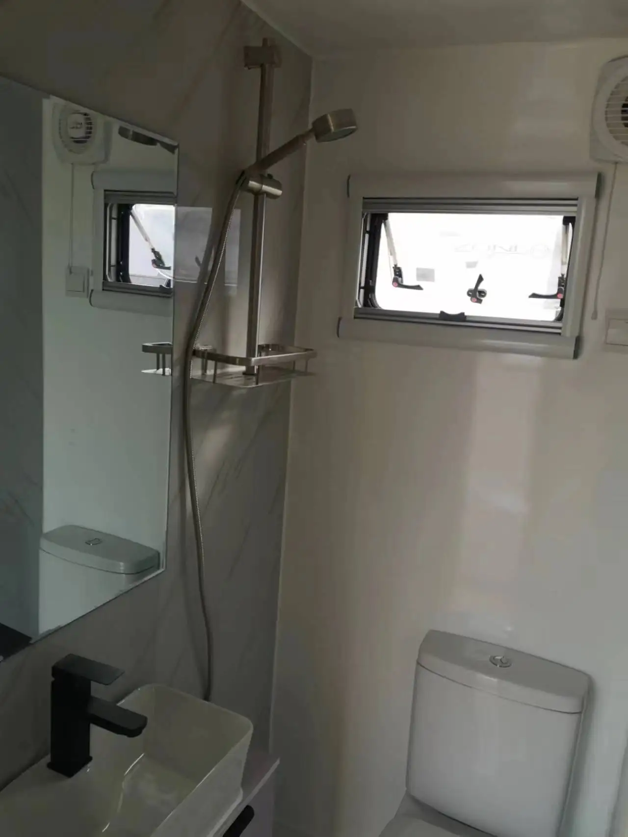 6m washroom with shower.jpg
