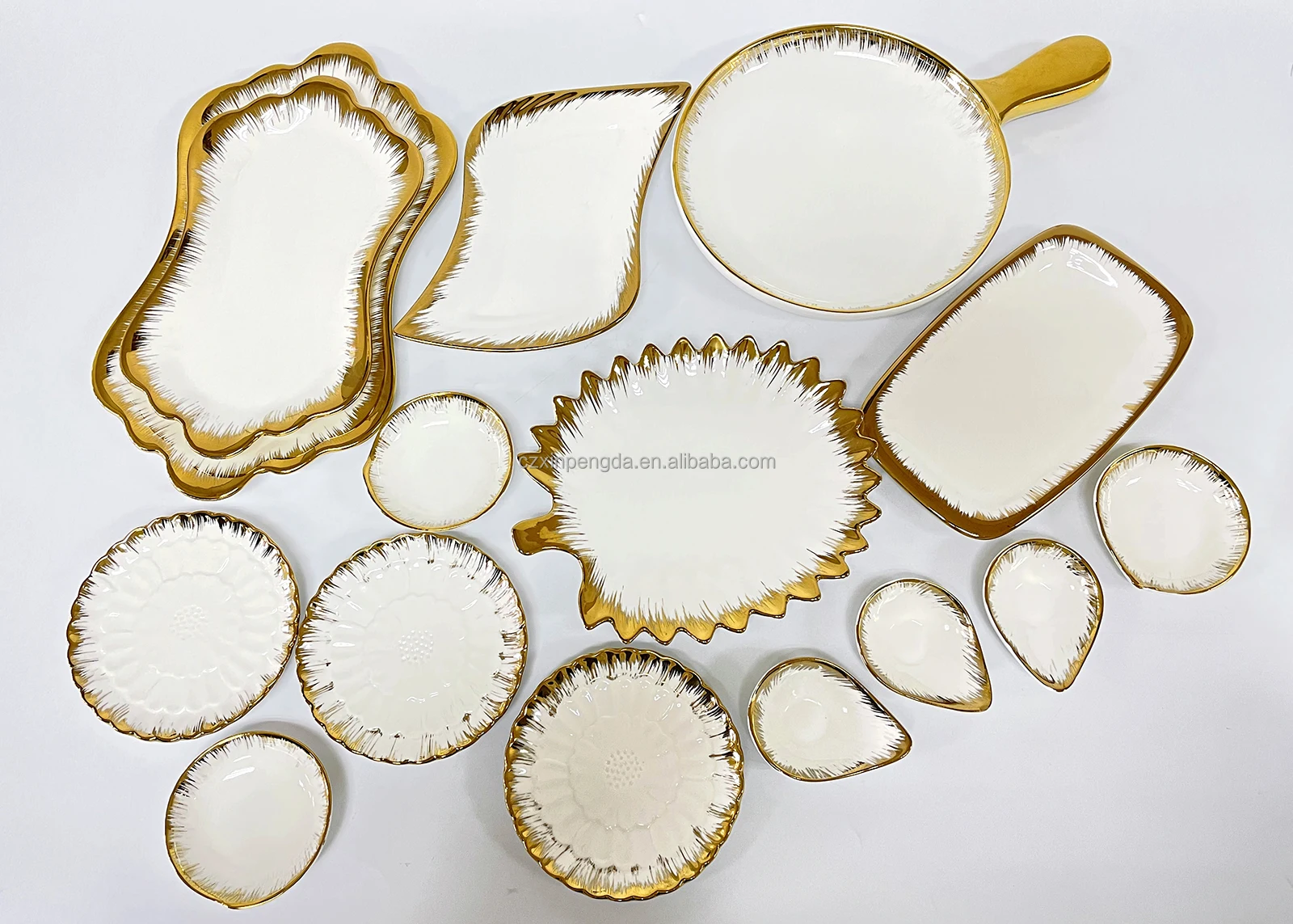 Chaoda cute and small gold rim ceramics bowl sauce dishes Tapas bowl porcelain Snack bowl with different gold rim stock