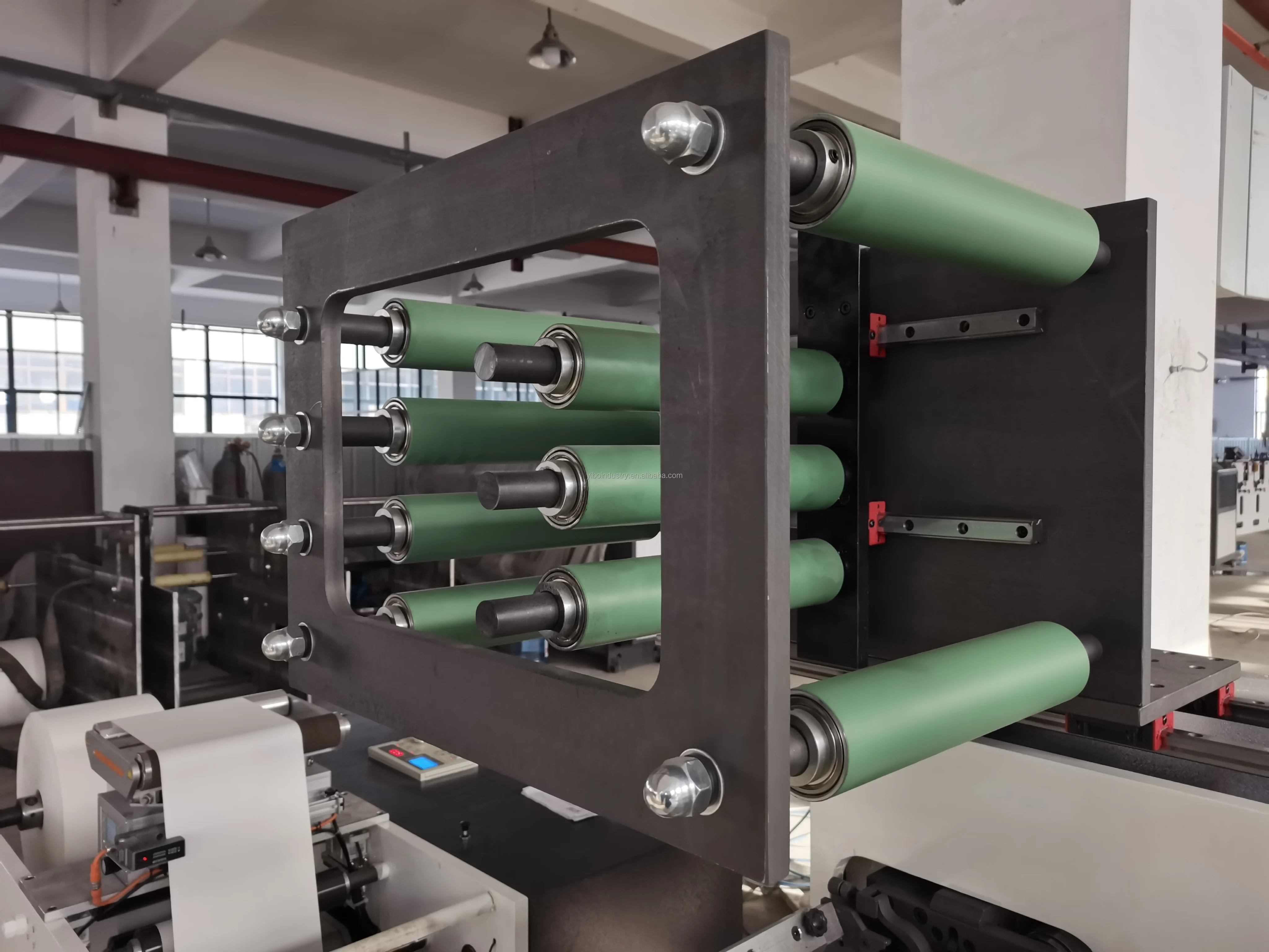 chinese 4 colors roll to roll nylon label paper die cutting slitting UV felxo press flexographic printing machine