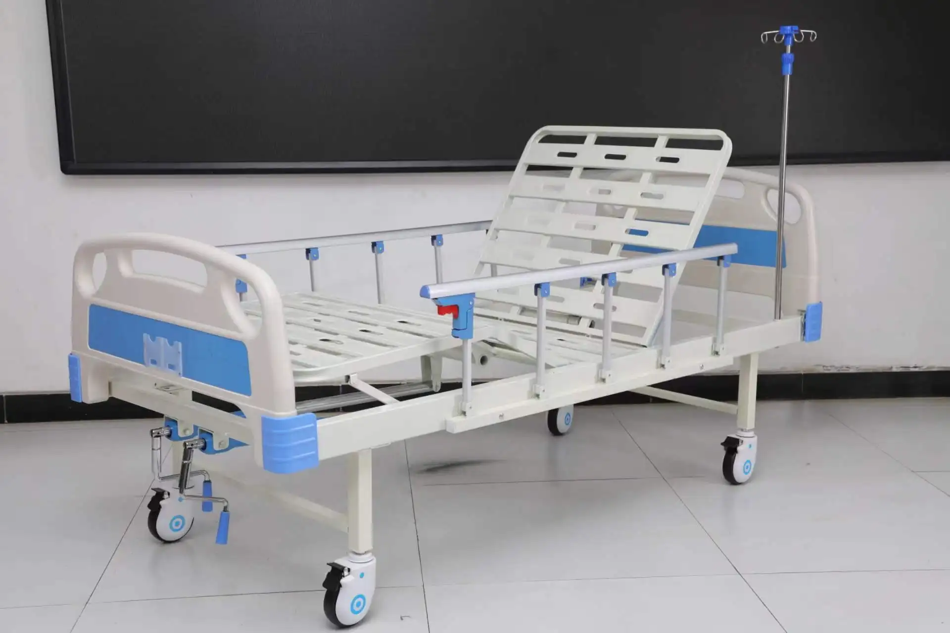 Hot selling  Medical ABS Tow Crank Manual 2 Function Hospital Bed With Aluminum Alloy for Patient use