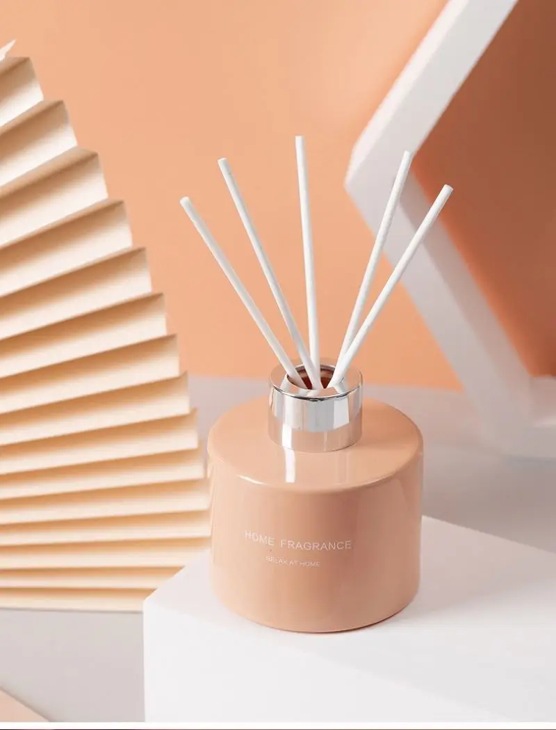 2023 Hot selling 20ml fireless aromatherapy essential oil reed diffuser scent deodorant home fragrance ornaments
