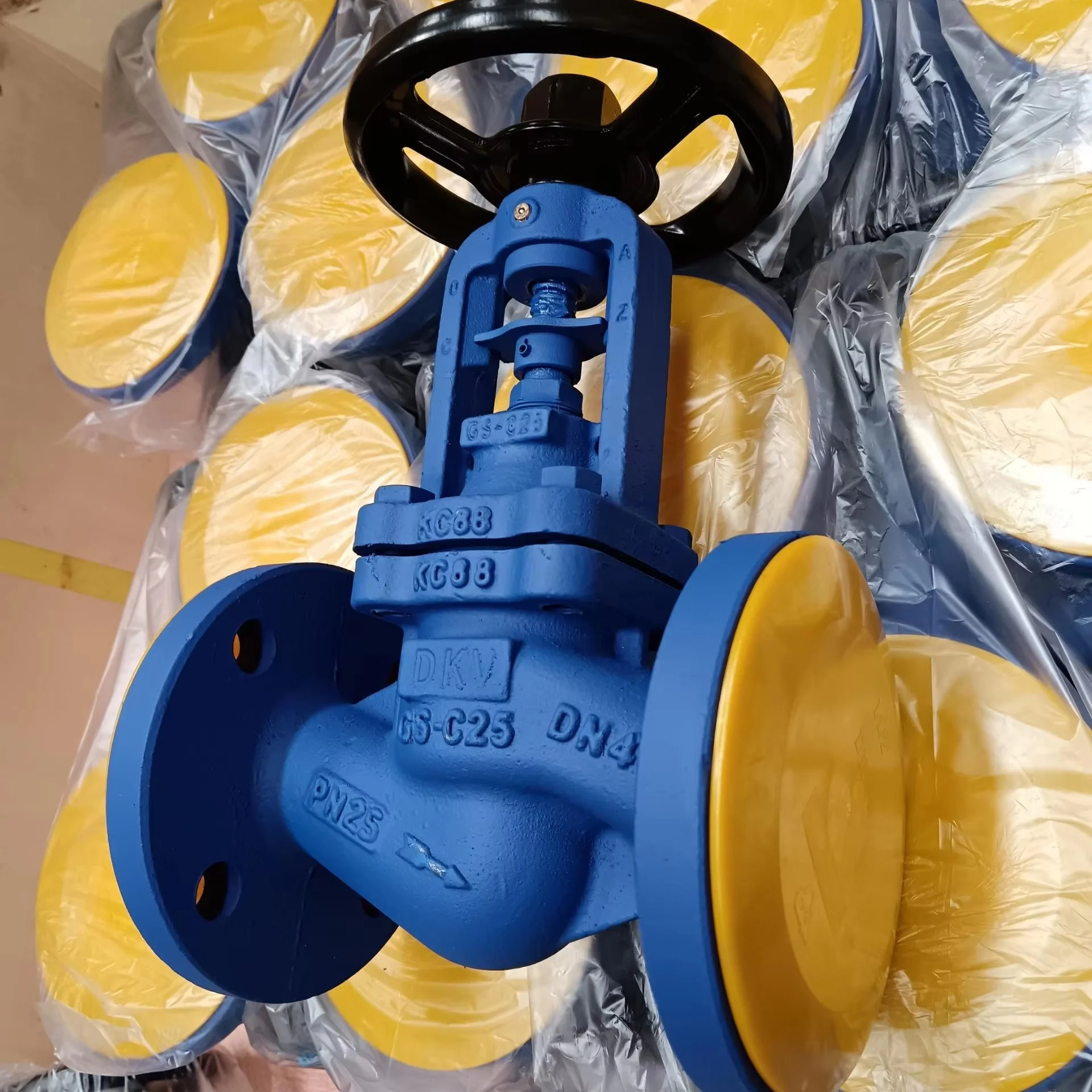 DKV PN16 Bellows Seal Globe Valve Wcb Carbon Steel Bellow Seal Globe Valve Cast Steel Flange Stop Valve