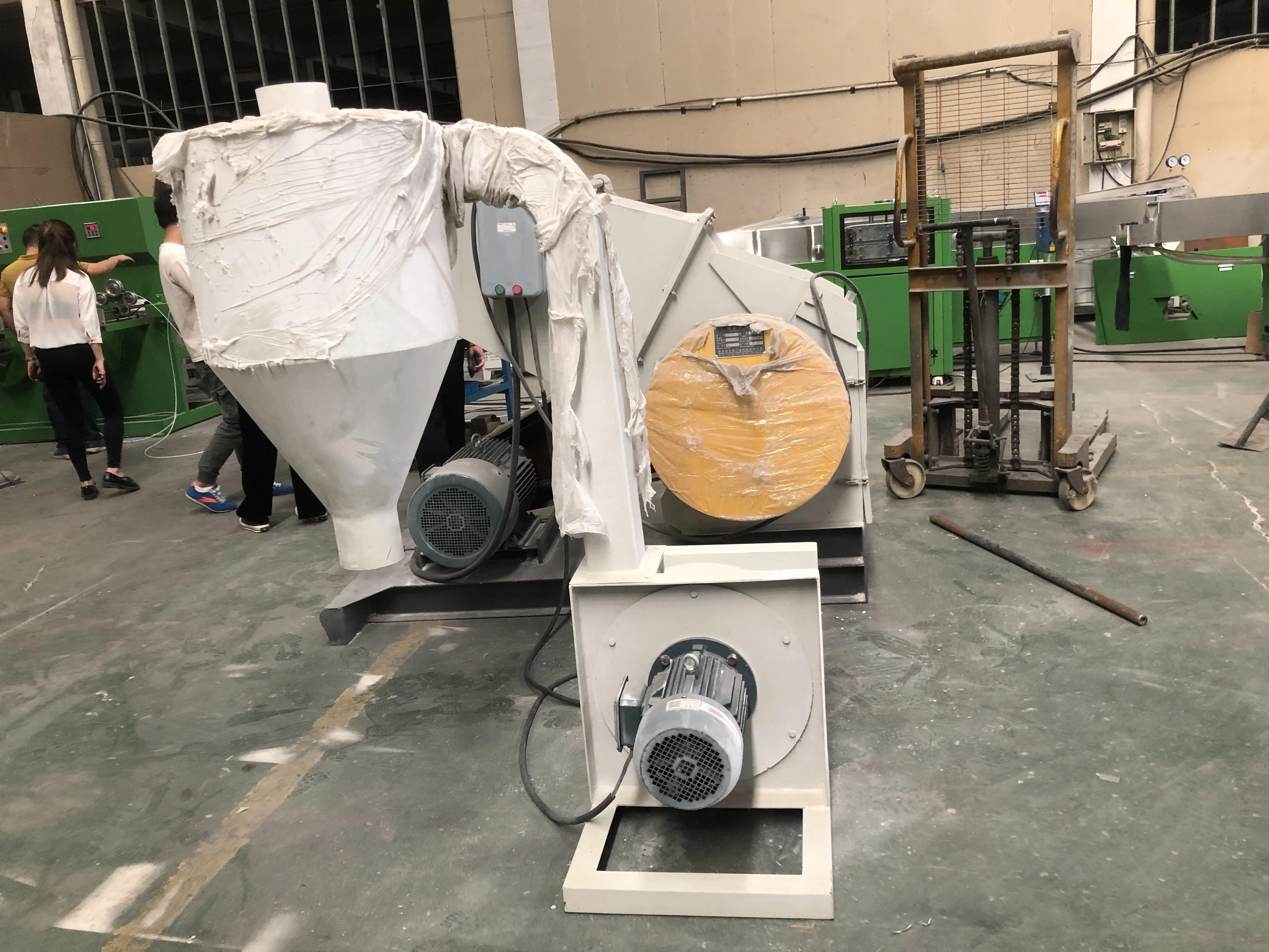 plastic crusher recycling waste plastic shredder and crusher machine for hdpe bottles