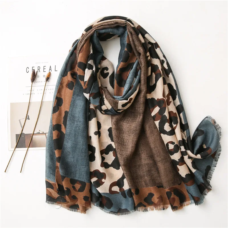 Hot selling Beige Brown Leopard Printed Scarf with Tassels Muslim Women Viscose Cotton Hijab Fashion Leopard Print Shawls