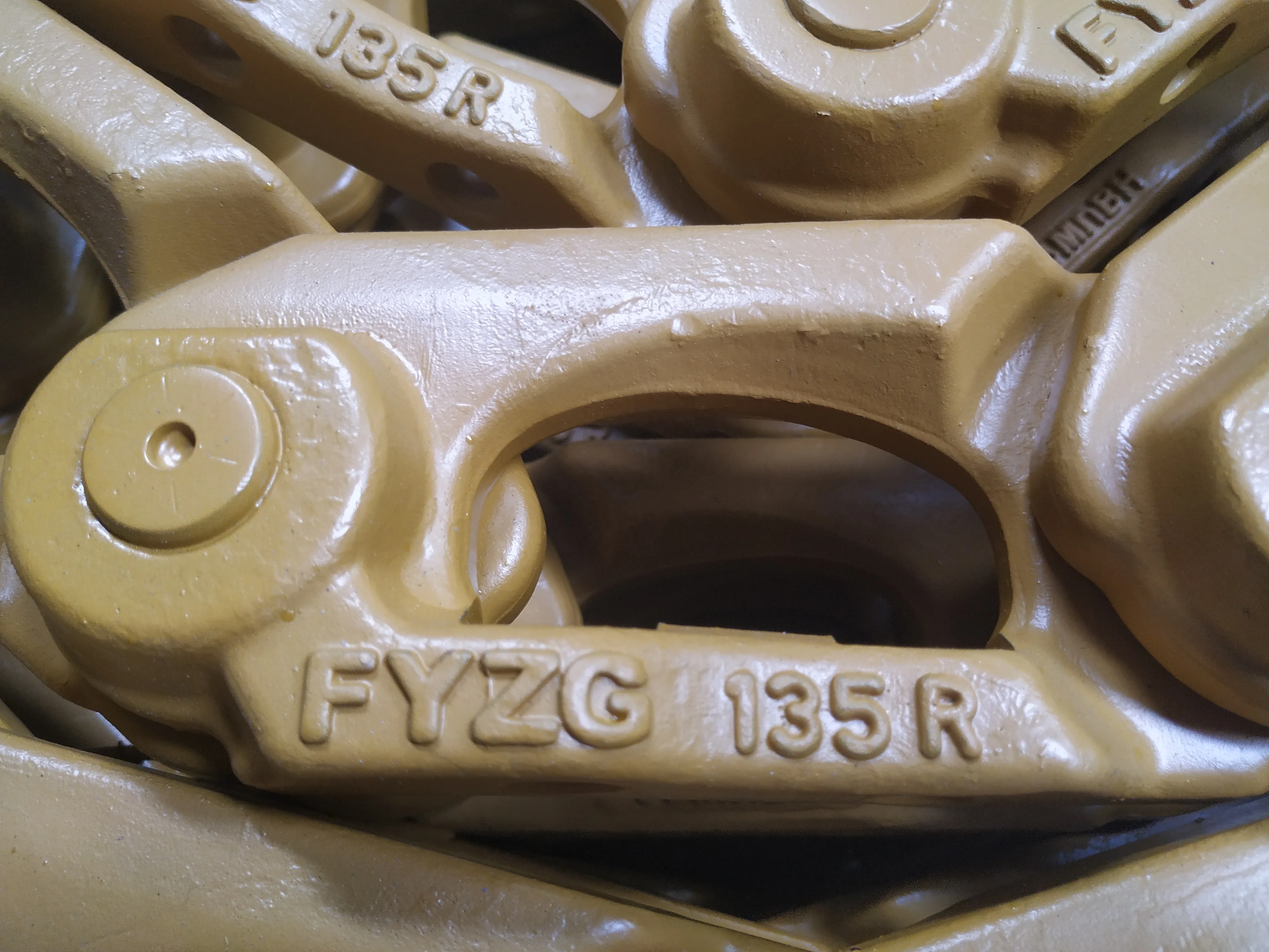 China Factory Excavator Undercarriage Parts SY55 SY60 SY65 KX161 Track Link Assy 135 Pitch  Track Link