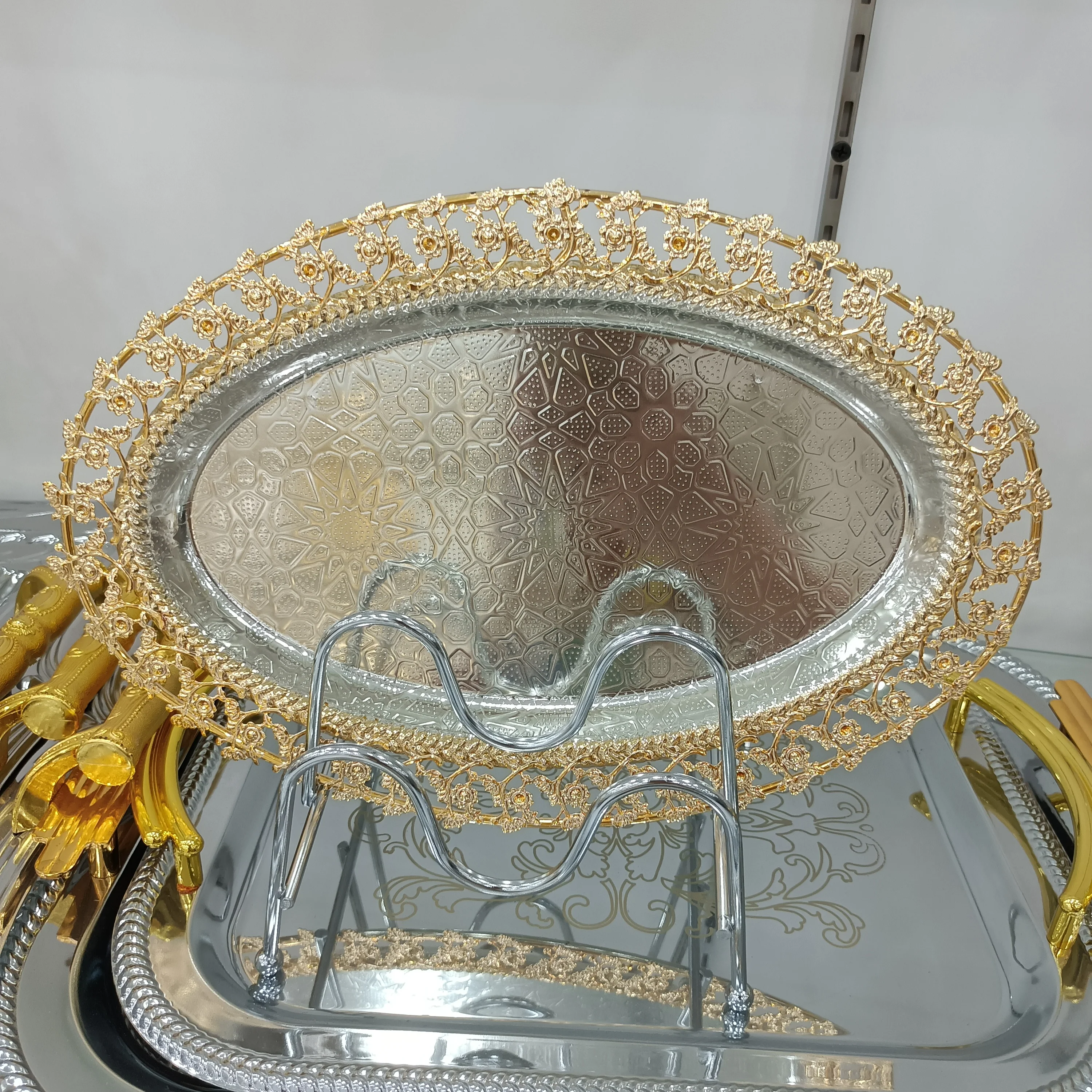 Antique Gold High Quality Decorating Metal Plate Rounded Handmade Finishing Moroccan Food Serving Tray