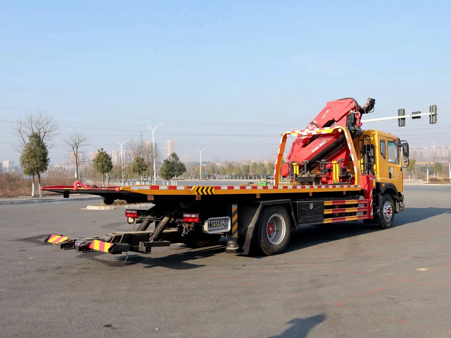 7.9m 210HP DF D9 4X2 Tow Trucks Wreckers Recovery Road Rescue Truck Flatbed Platform Wrecker Towing Truck