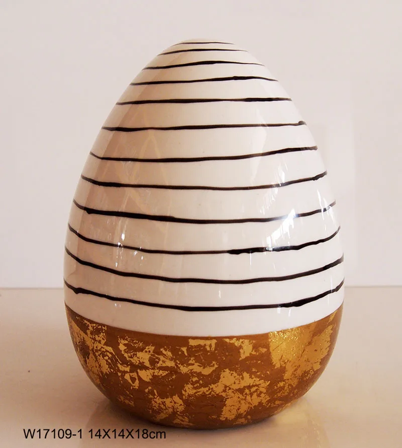 Ceramic easter egg decoration with gold modern design