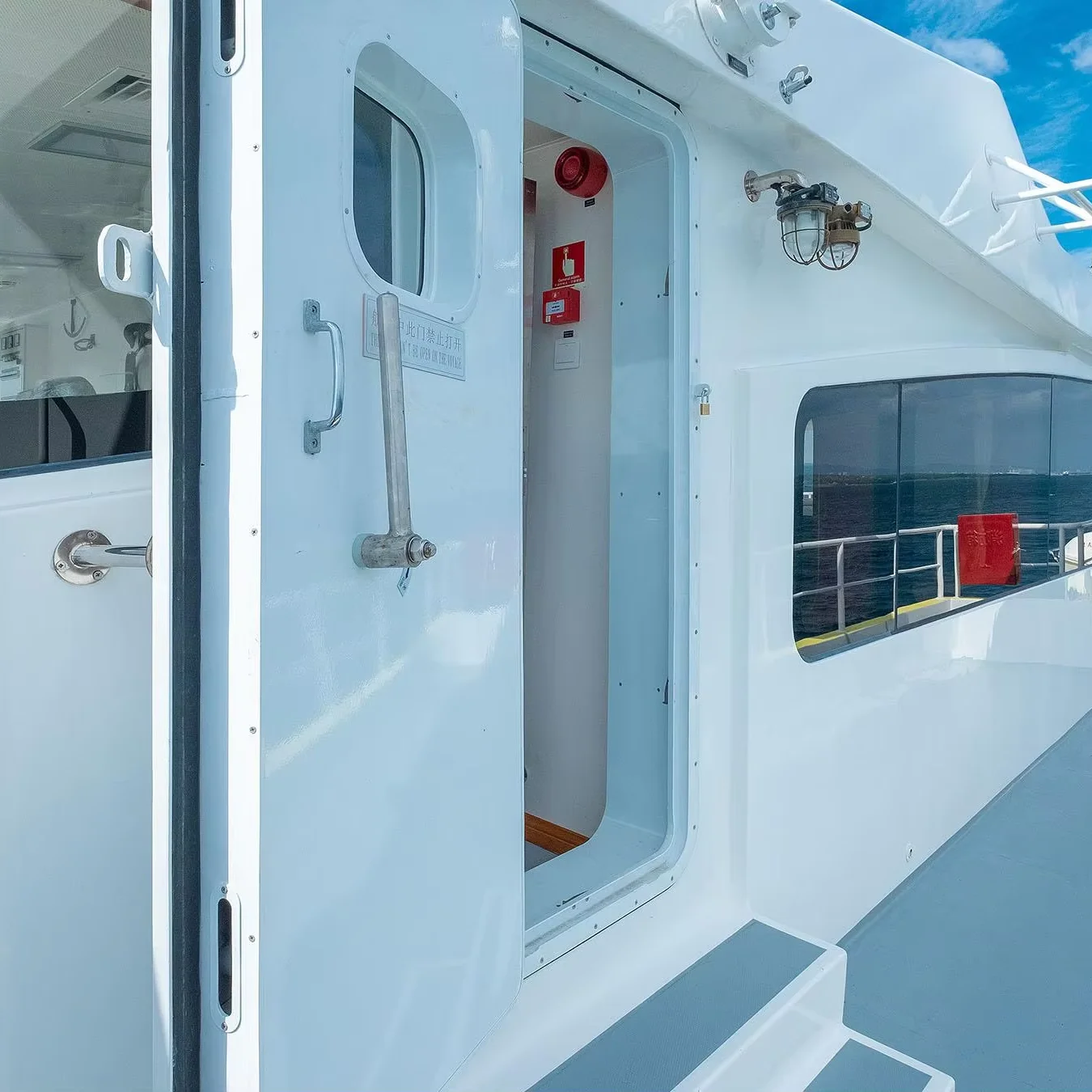 Luxury Modern Twin Engine Passenger Catamaran with High Quality Aluminum Hull New Condition for Sightseeing