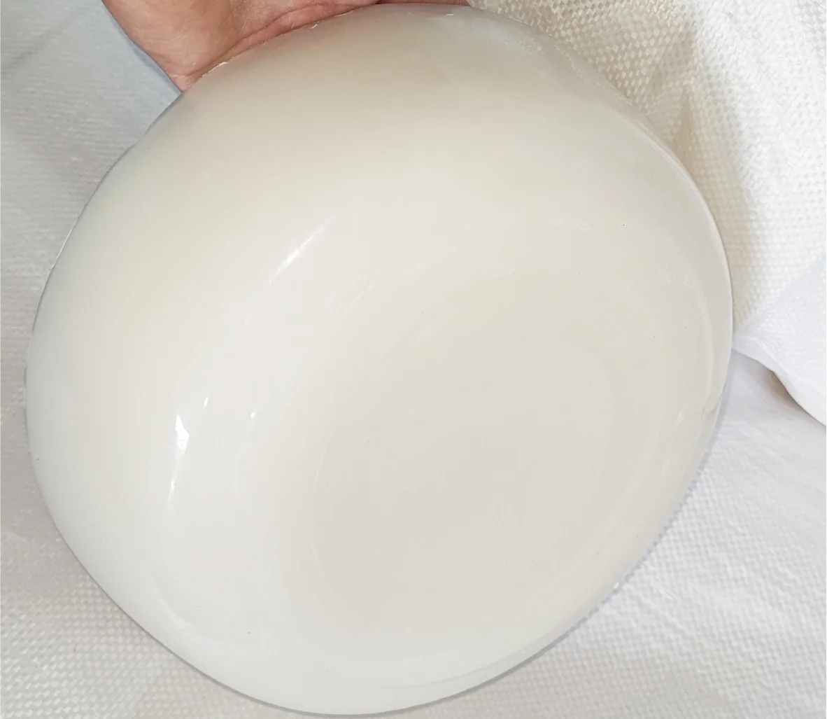 Natural white beeswax bowl-shaped block beeswax lipstick cosmetic candle over-the-line wax