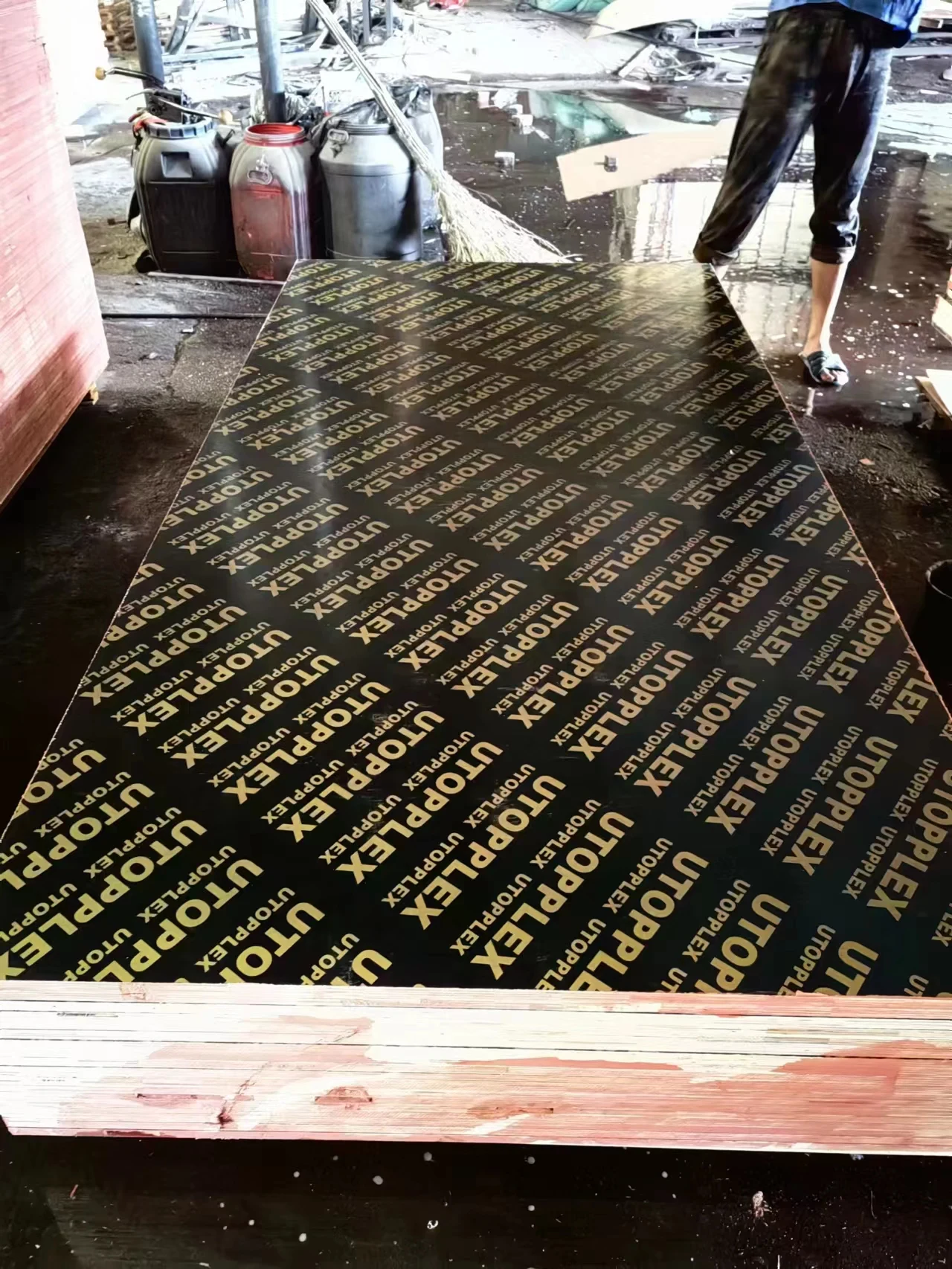 Wholesale China Factory 18mm Brown/Black BP Film Faced Plywood For Construction
