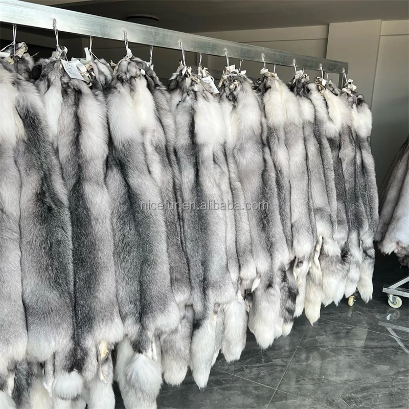 Finland Natural Cross Pattern Color Fox Fur Pelt Skin