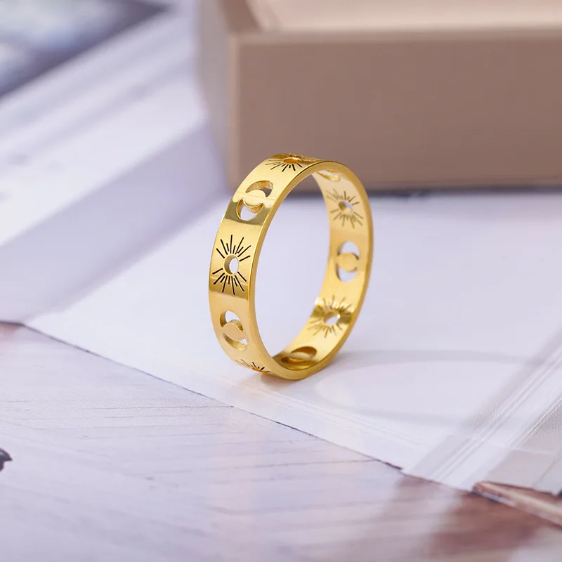 Hot Selling 18K Gold Plated Stainless Steel Jewelry Simple Hollow Out Sun And Moon Finger Rings Women Men Couple Ring