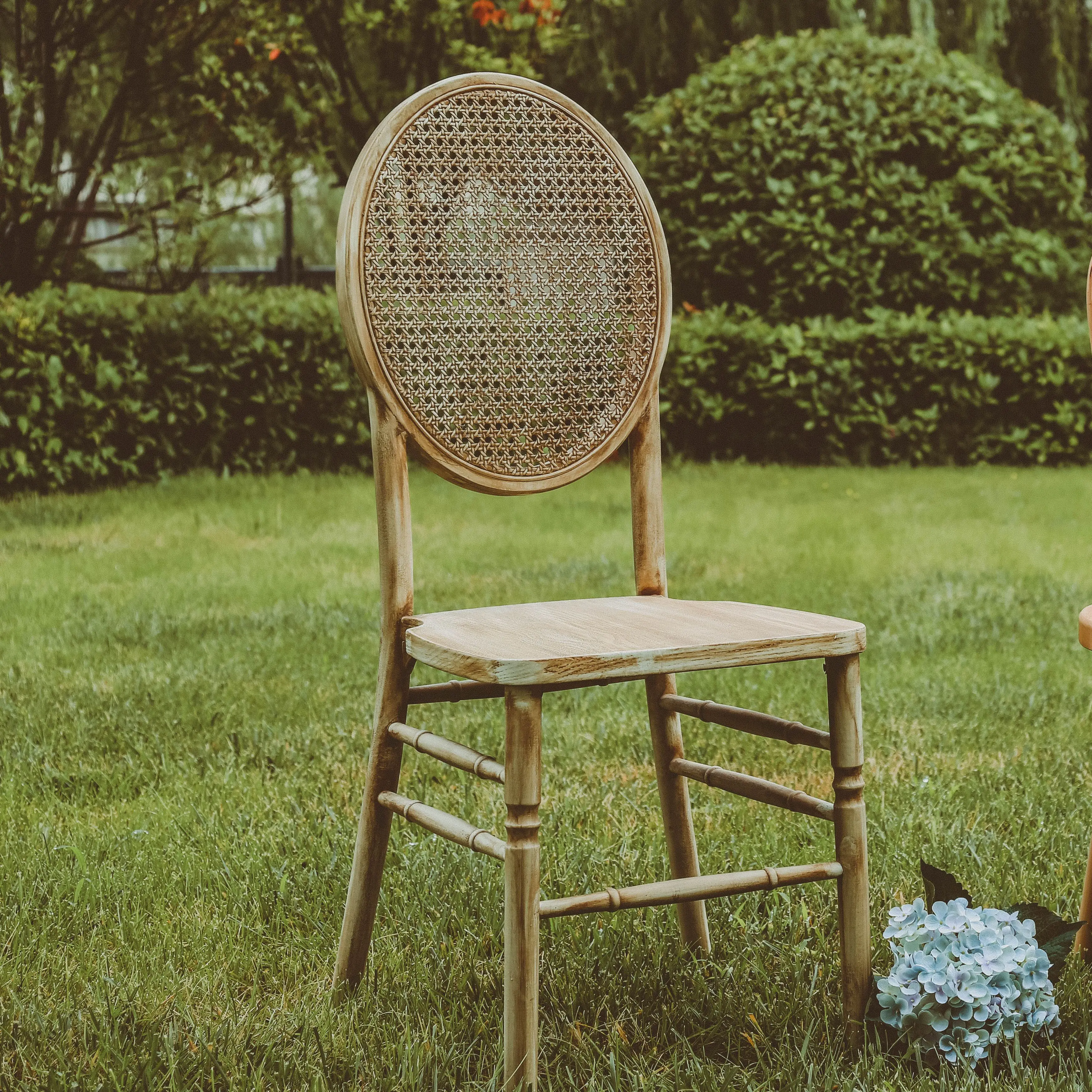 Hot Sale Wooden Vintage Antique Dining Chairs for Rental Party Events