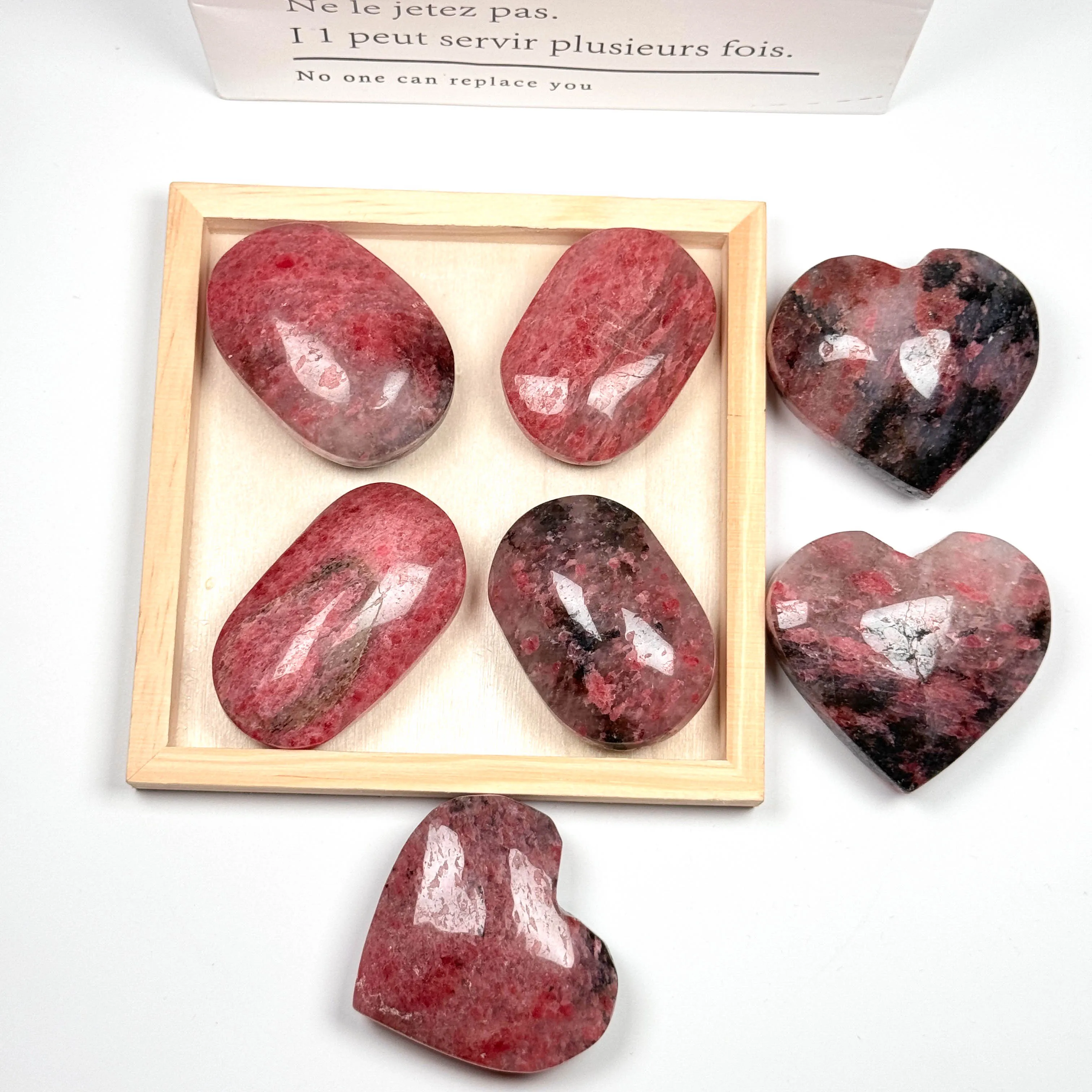 Wholesale Polished Carved Black Rhodonite Reiki Palm Stones Healing Crystal Polished Palm Stones For 7 Chakra Crystals