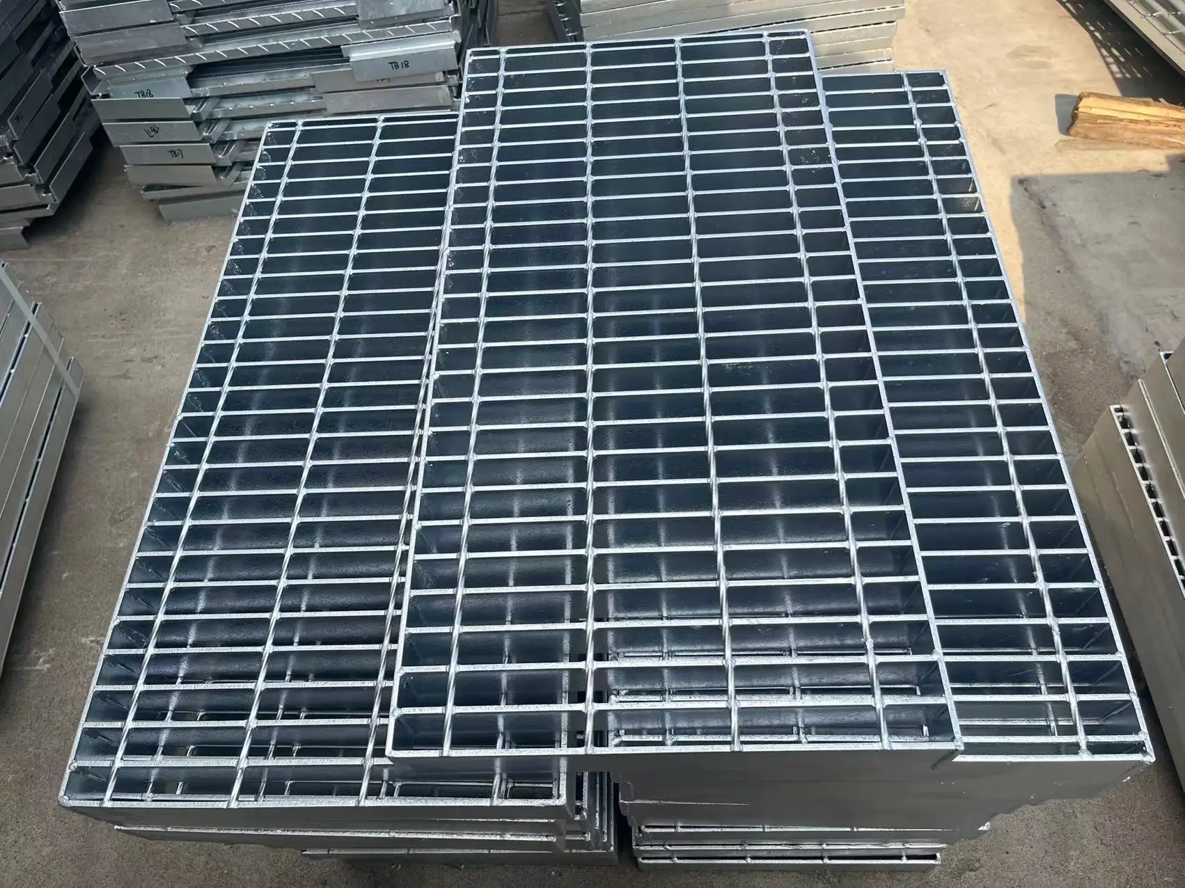 Wholesale Metal Grate For Decking Steel Grating Walkway For Trench Drain Cover Galvanized Steel Grating Prices