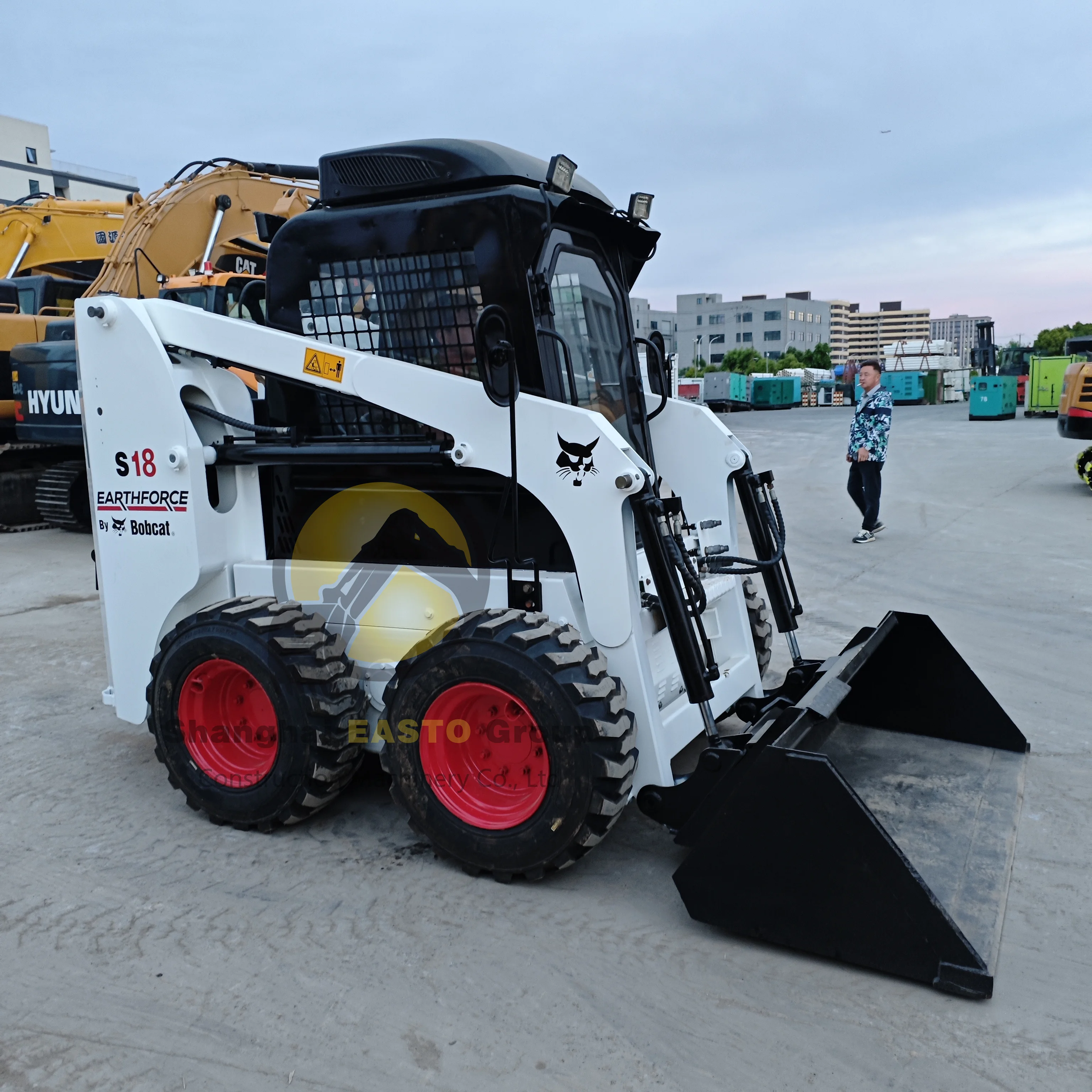Используется оригинальный колесный погрузчик Bobcat s18 с хорошим состоянием недорогой S18 S250 T300 рулевым погрузчиком для продажи