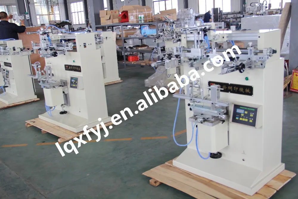 Curved surface silk screen printing machine for bottle
