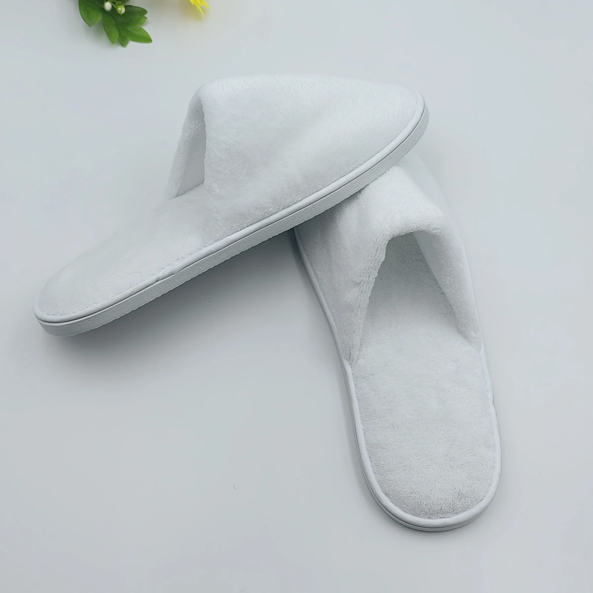 Hot Sale Cheap Hotel Slippers Coral Fleece Washable Reusable House Slippers Unisex for Hotel Bedroom