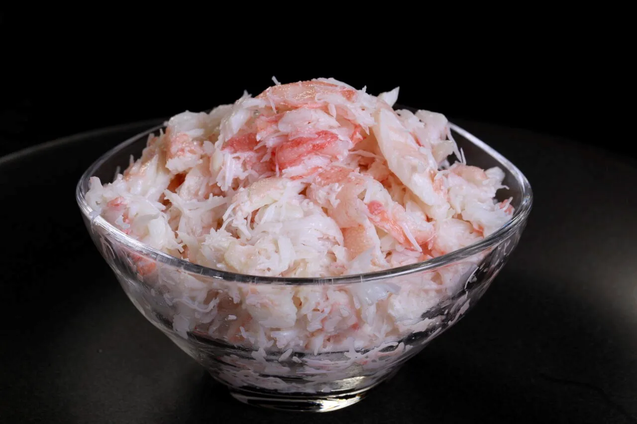 Свежее и вкусное японское мясо-краб jumbo