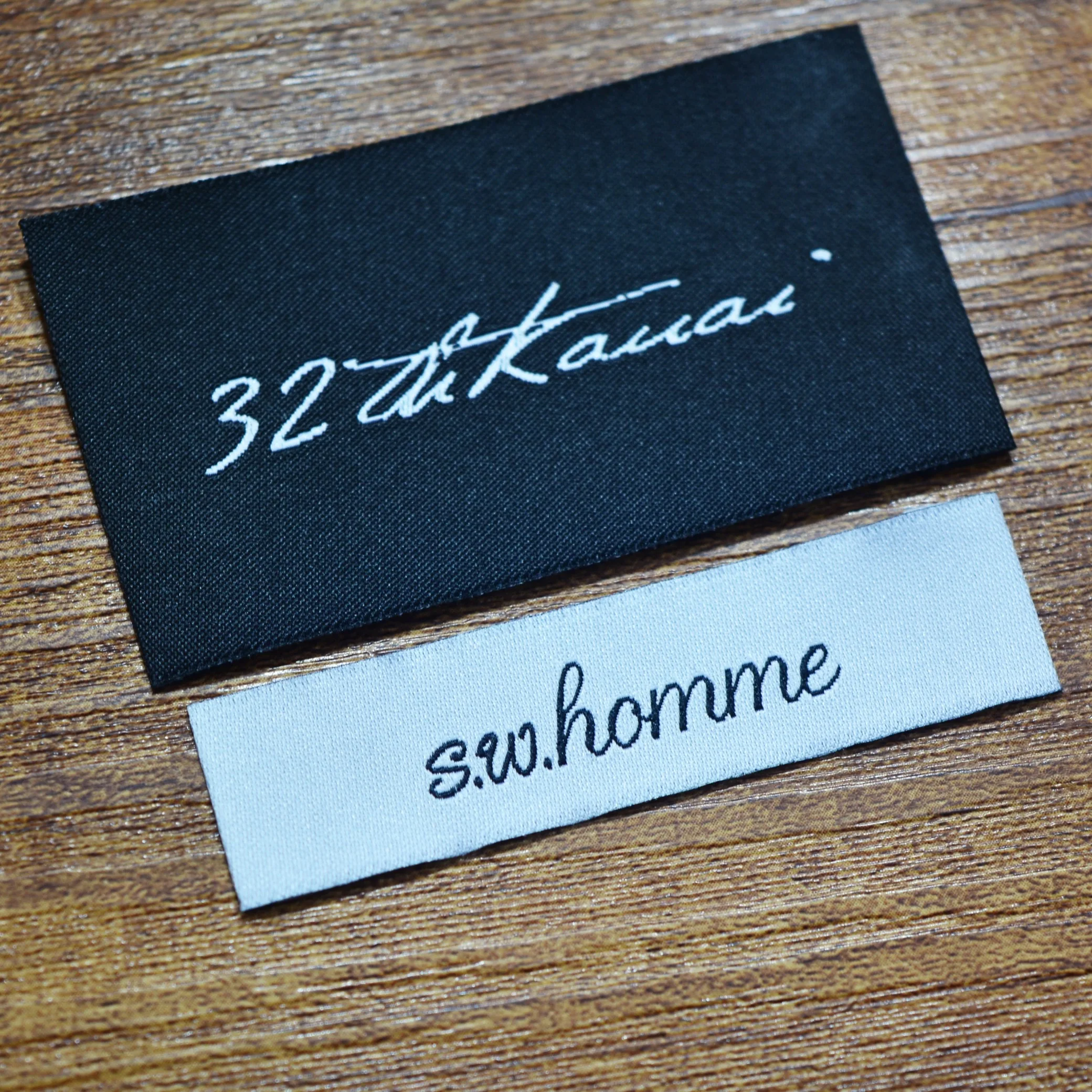 Factory Cheap Price Custom Name Logo Washing Label Woven Labels for Clothing Private Labels Zipper Bags