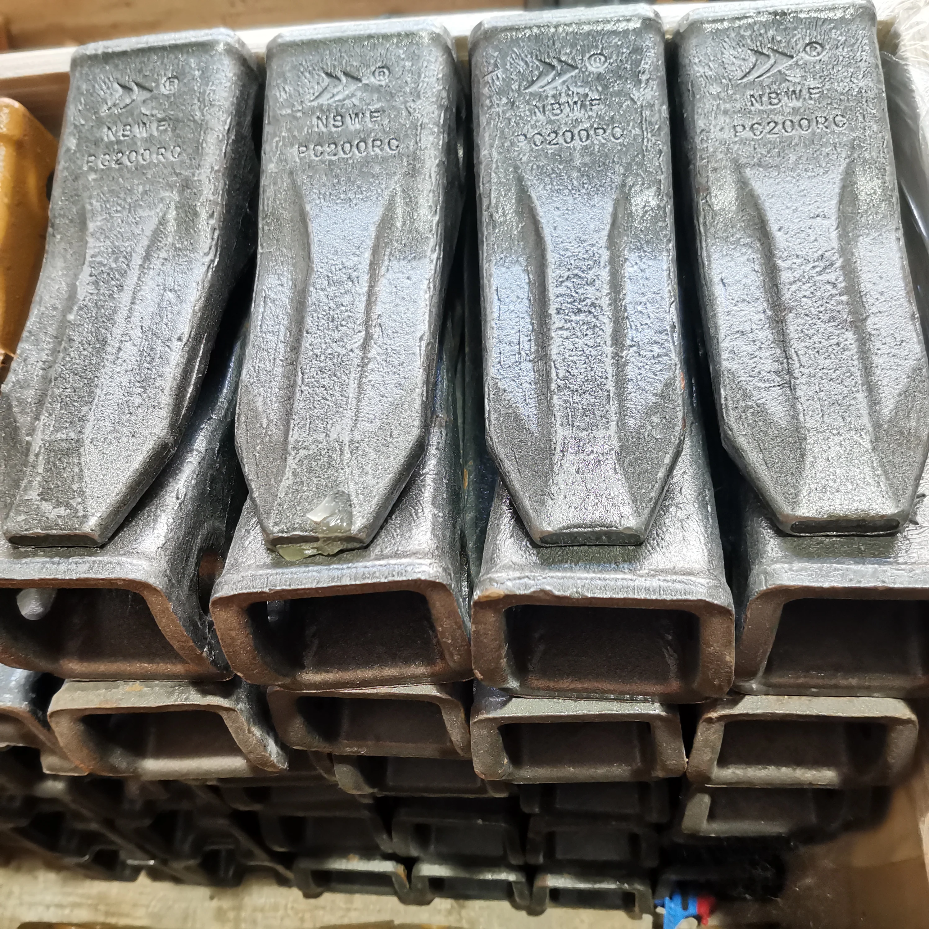 high quality forging excavator bucket tooth PC200 205-70-1957RC