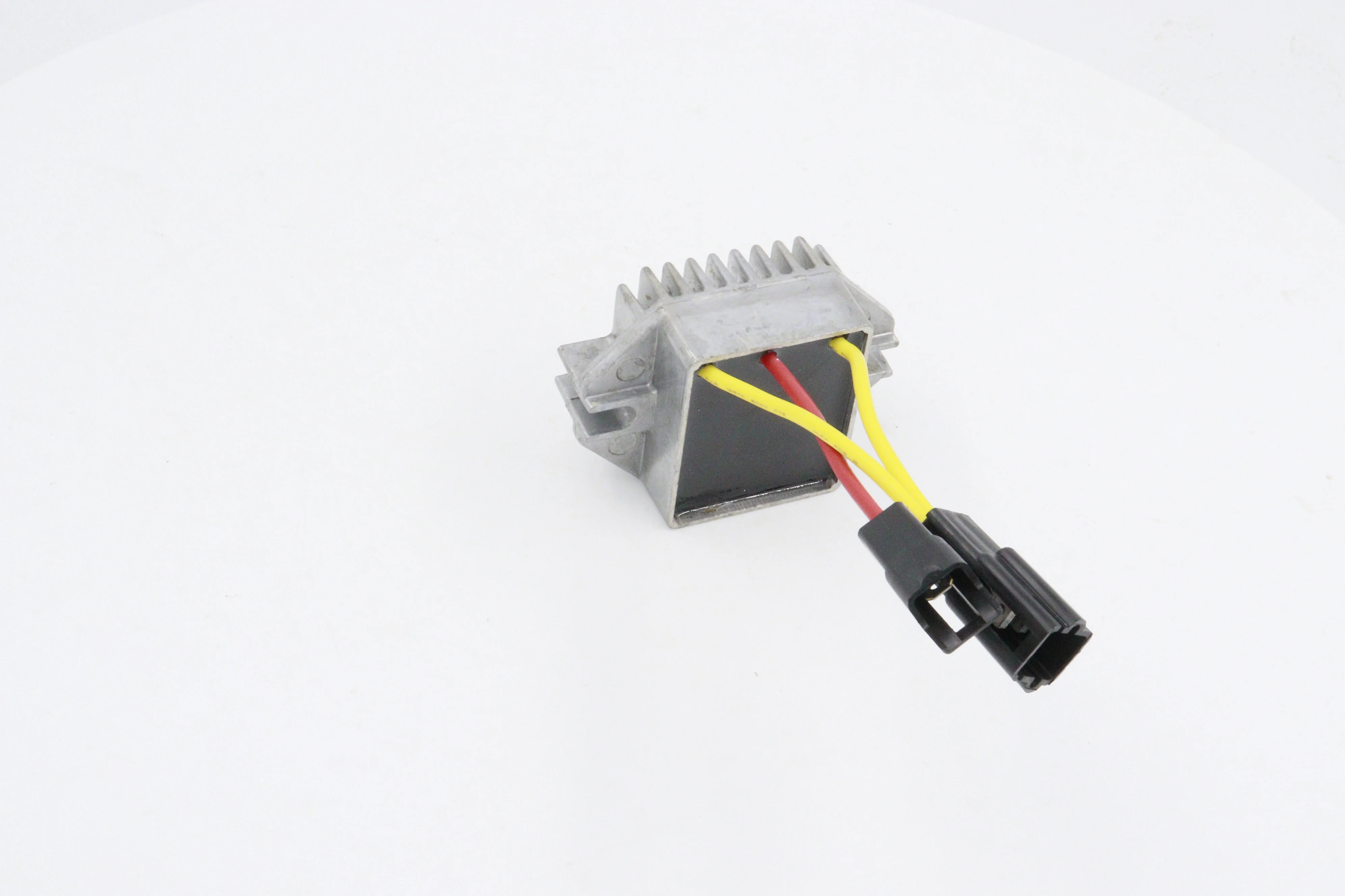 YP, Yuxin Voltage Regulator  Compatible with Most Briggs Stratton  Engines with 20 Amp Charging System  593843 Voltage Regulator