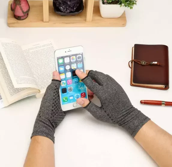 Factory Wholesale Gray Half Finger Breathable & Moisture Wicking Copper Compression Arthritis Gloves