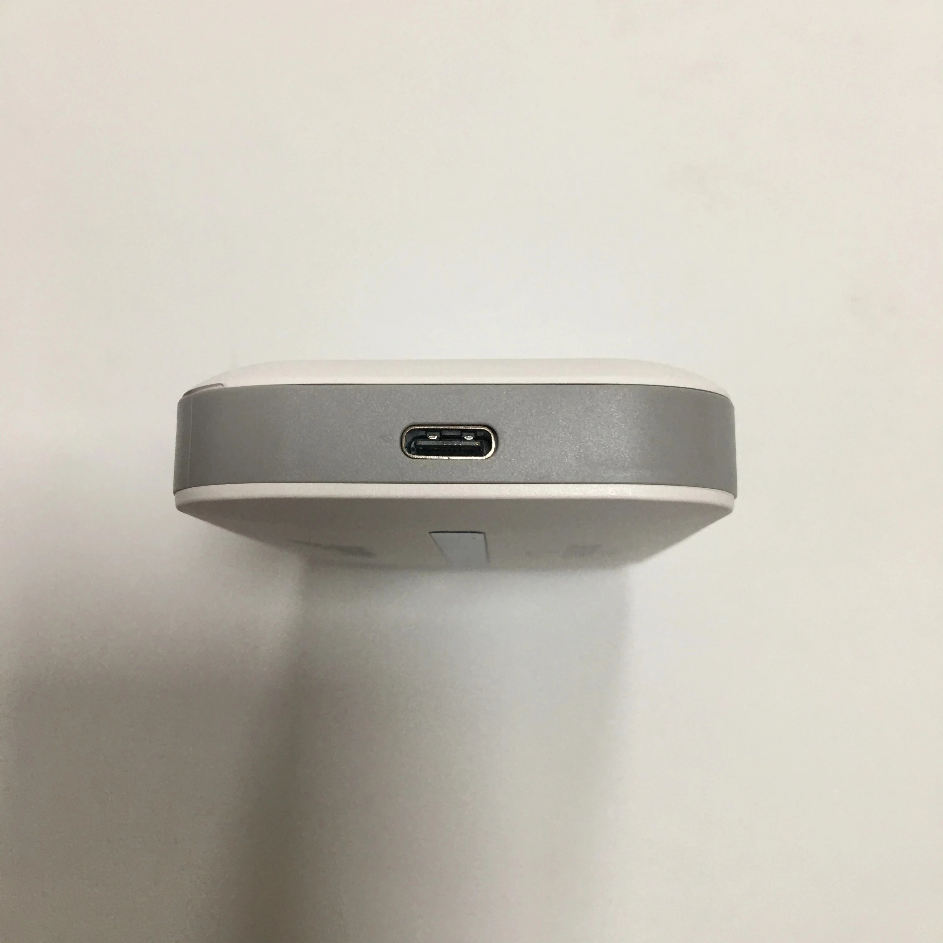 TM6  Mifis New Model 3000mAh Wireless Router 300Mbps Hotspot Wifi 4G LTE Router with SIM Card slot T-elek 2024