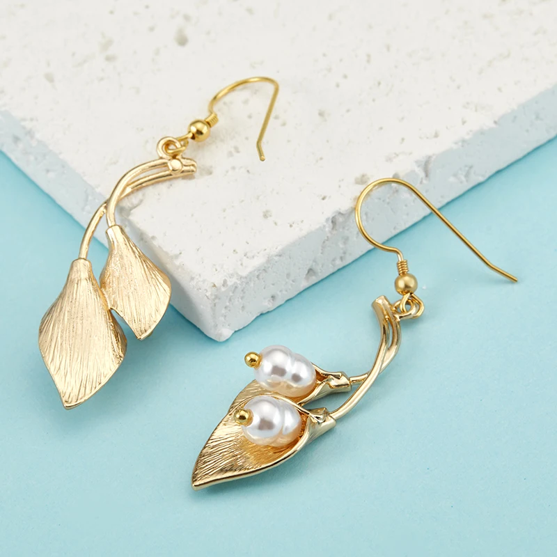New Dainty Vintage Golden Drop Earrings Ear Clips Imitation Pearl Water Chestnut Flower Earrings for Women