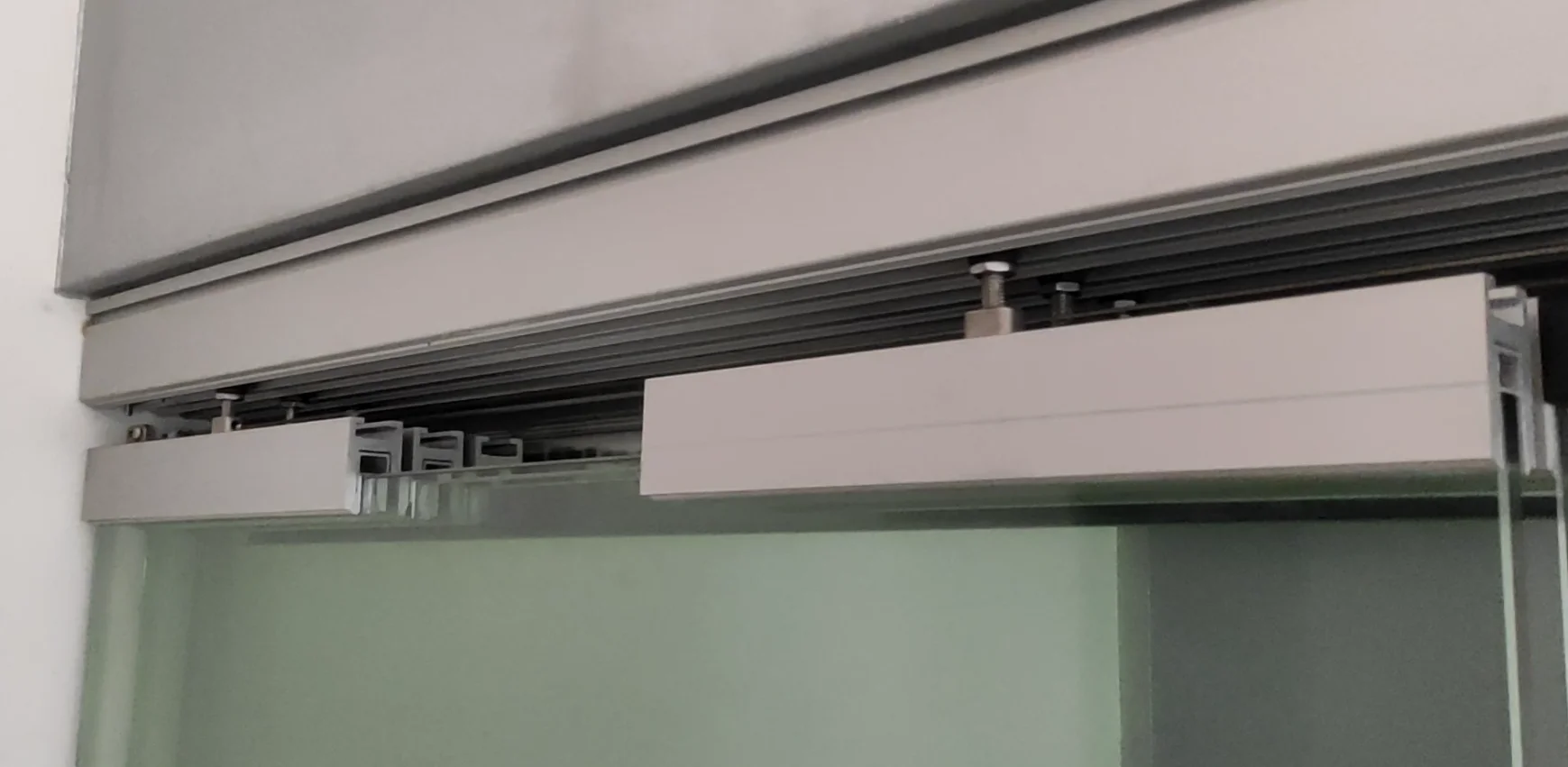 FENGZE 1 Fixed +2 Moving Doors Sliding Shower Door System Glass India Nepal Belt Sliding Shower Door Fittings Hardware