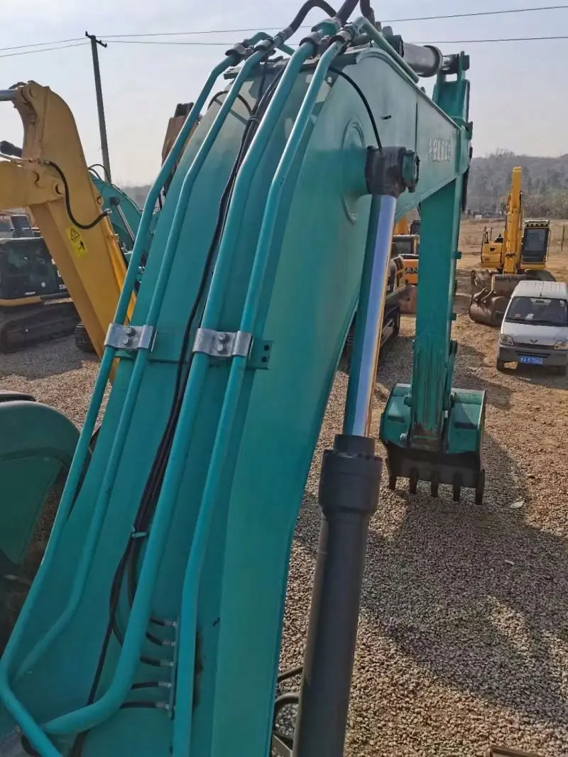 used Japan SK260 kobelco crawler escavator, cheap crawler excavator 26 ton digger SK 260