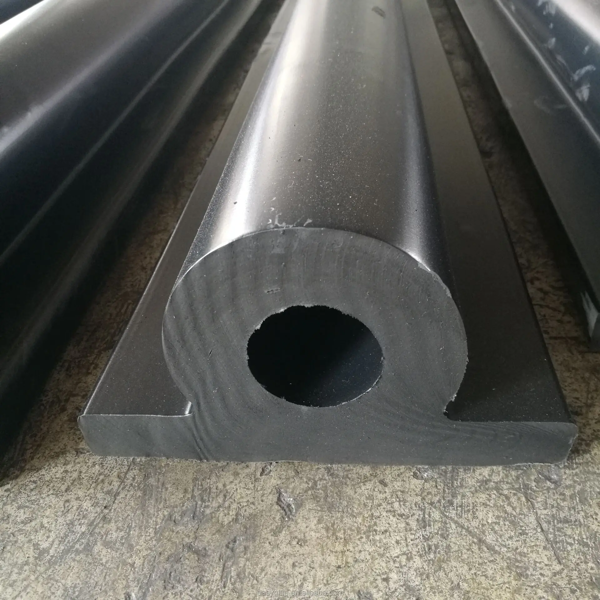 China Wing (GD) Type  Rubber Fender High performance cone rubber dock fender system for berth