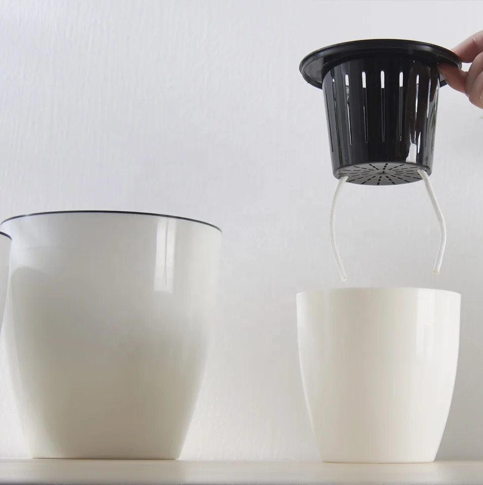 Пластиковый горшок для самополива цветов