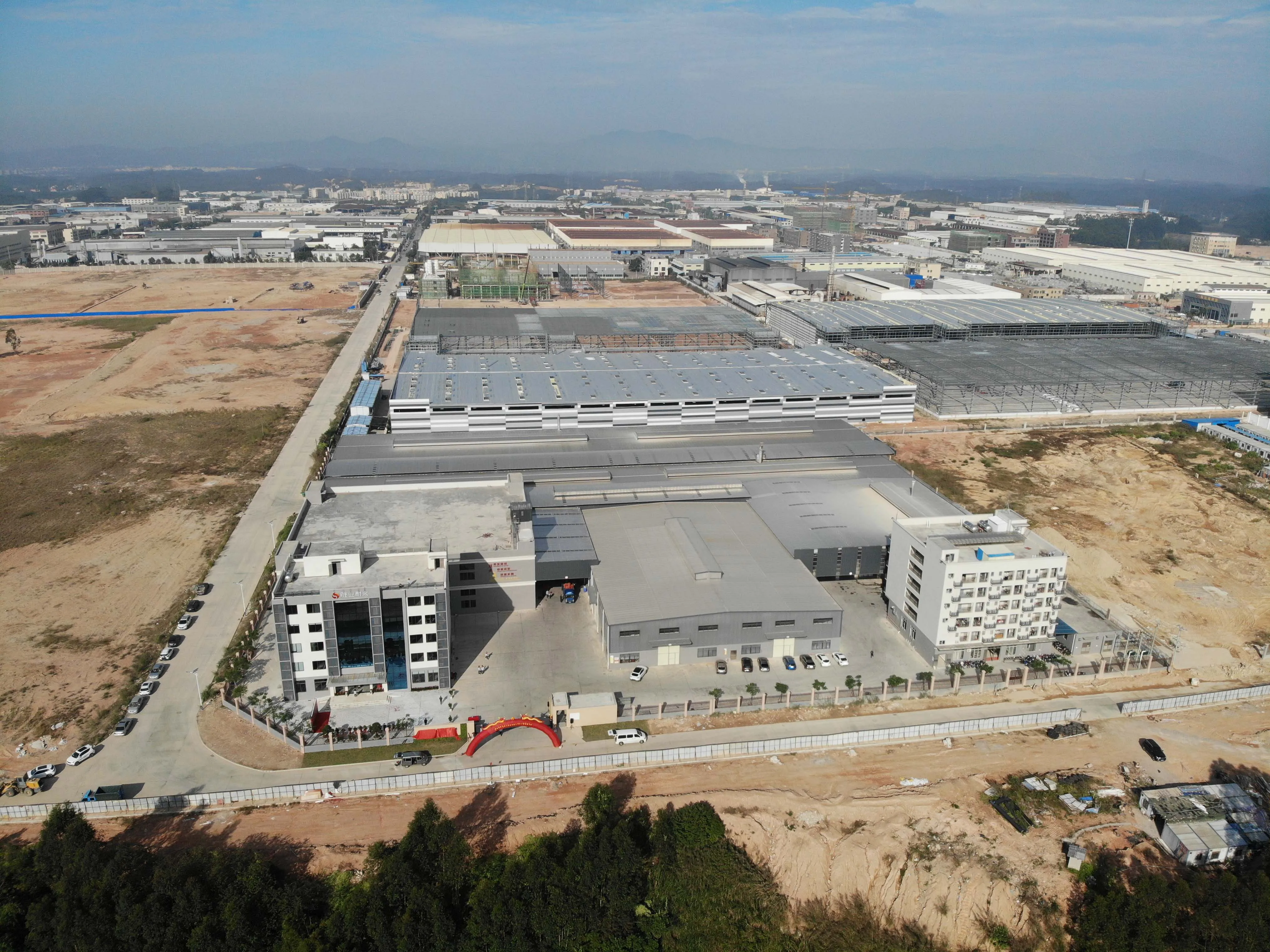 Low price BBQ Baking Stone Free Sample Different Specifications Real Grilling Stone Pizza Stone For Pizza Oven With Cutter Wheel