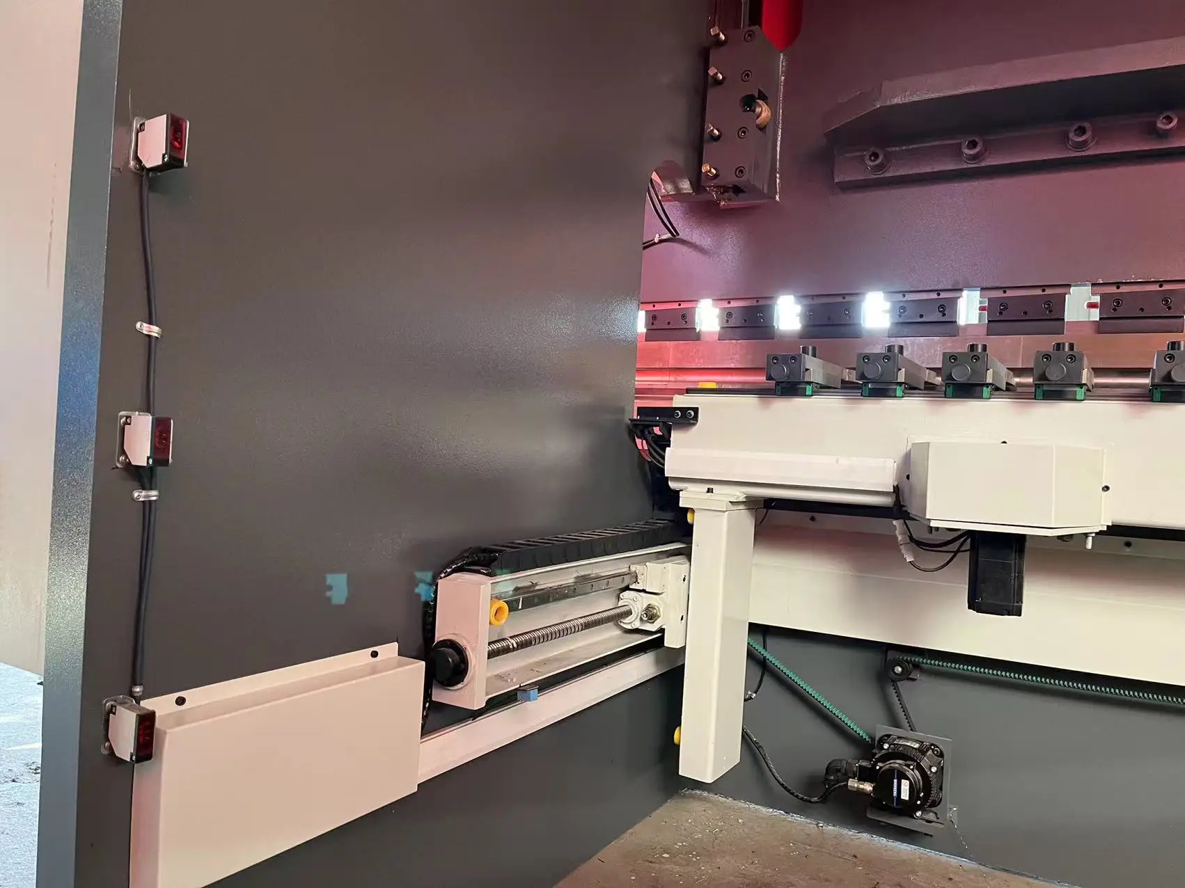 MAVO Brand 220T4000 CNC Hydraulic Press Brake Price with DA53T CNC system 5 axis