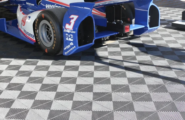 Free flow Interlocking Modular Non-Slip Garage Flooring Tiles Self-Draining Design