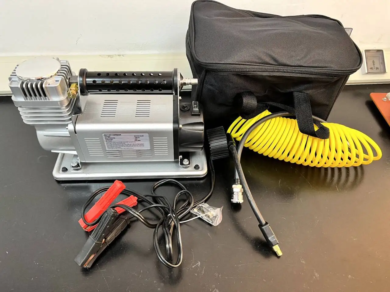 300LSH/MIN Heavy-Duty 12V/24V Cabled Tire Compressor with Double Cylinders car air compressor car inflator  tyre inflator