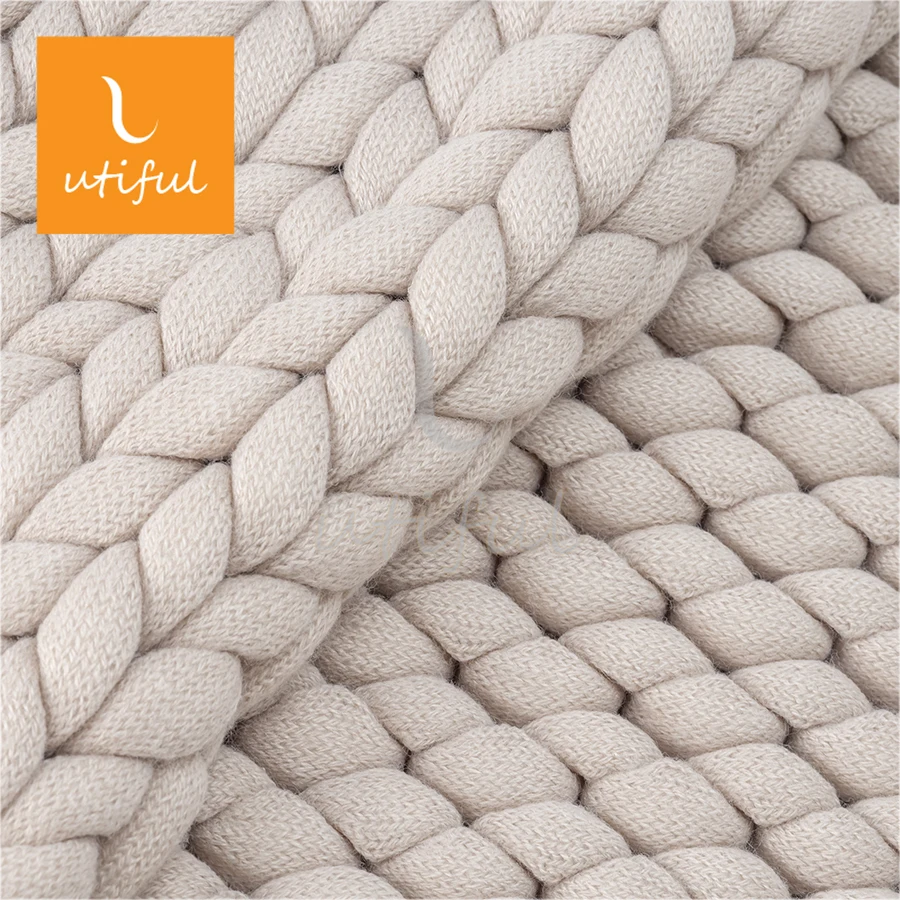 Heavy chunky acrylic knit blanket with poly filling blanket for home decoration